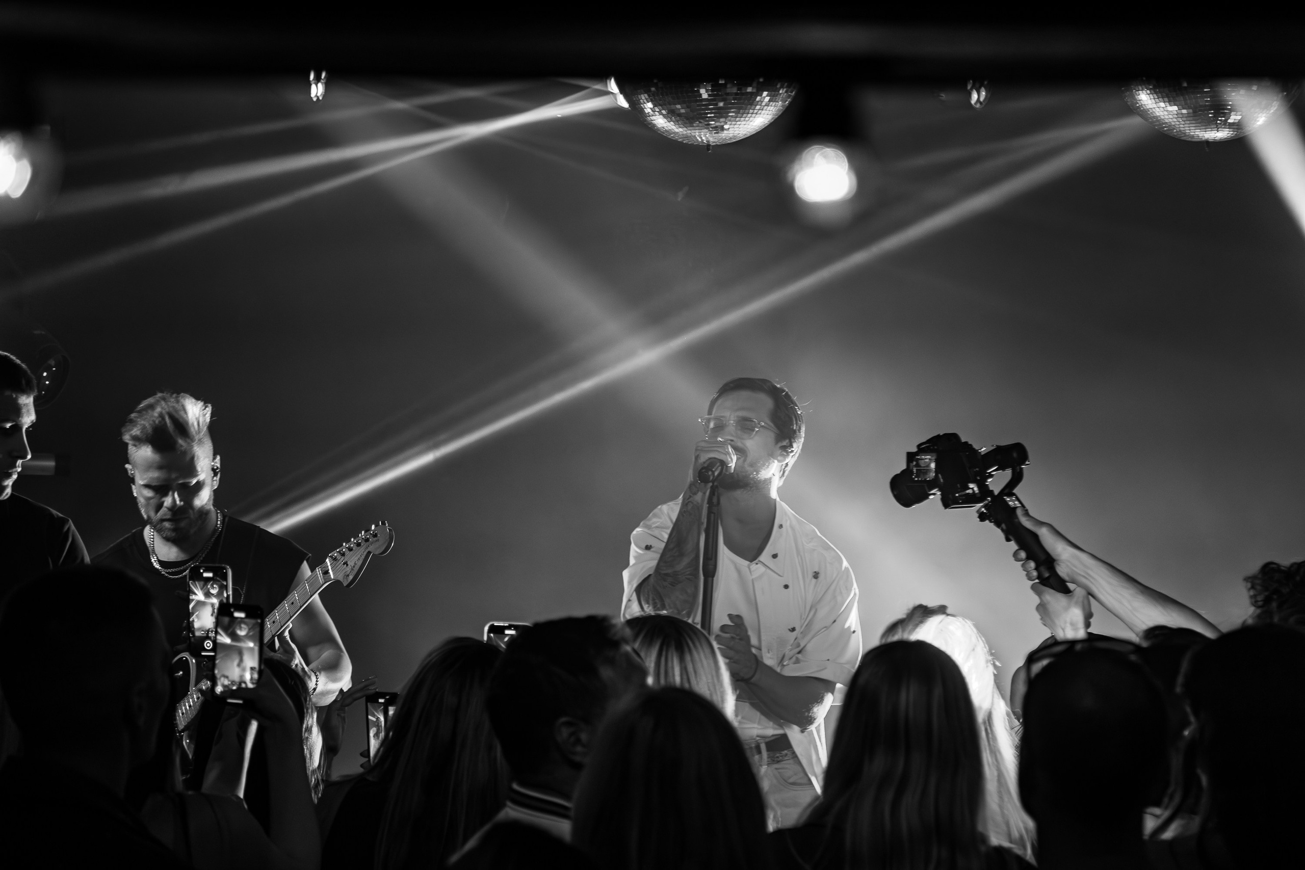 «МИША МАРВИН"_Чайка на пляже_Ялта_14.06.2025. Аминов Руслан | Фотограф