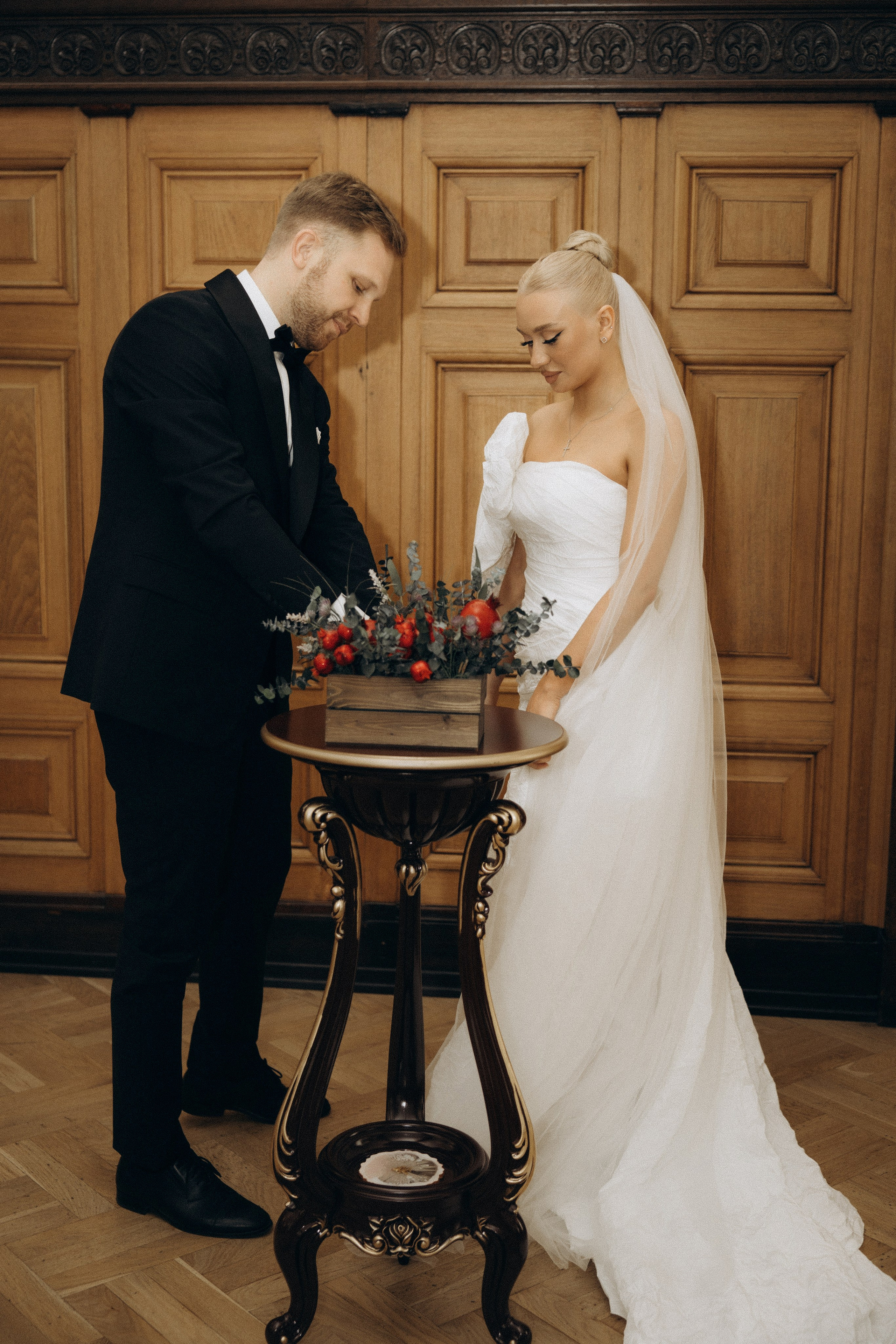 Свадебная фотосъемка в Грибоедовском ЗАГСе Москвы и на яхте