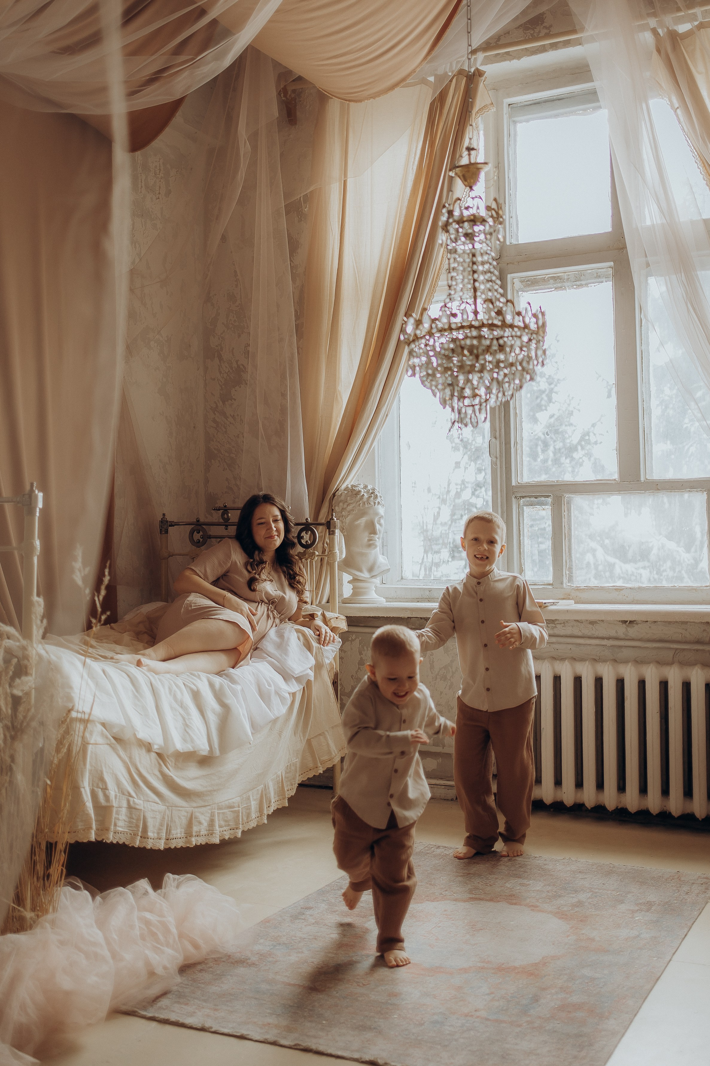 Материнство в студии FTH. Фотограф на первый годик, семейный и детский фотограф в Новосибирске