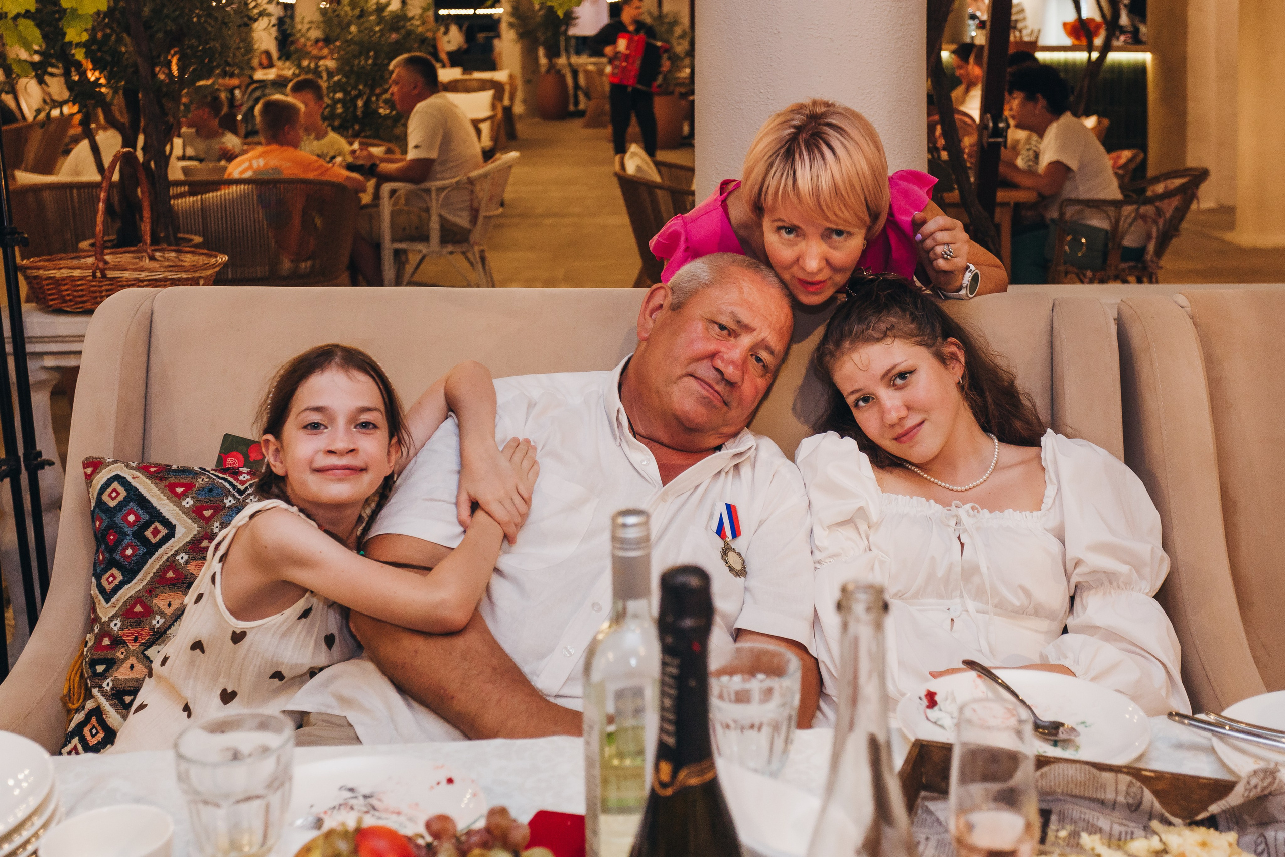 День рождение в уютном ресторане. Фотограф Денис Денисов