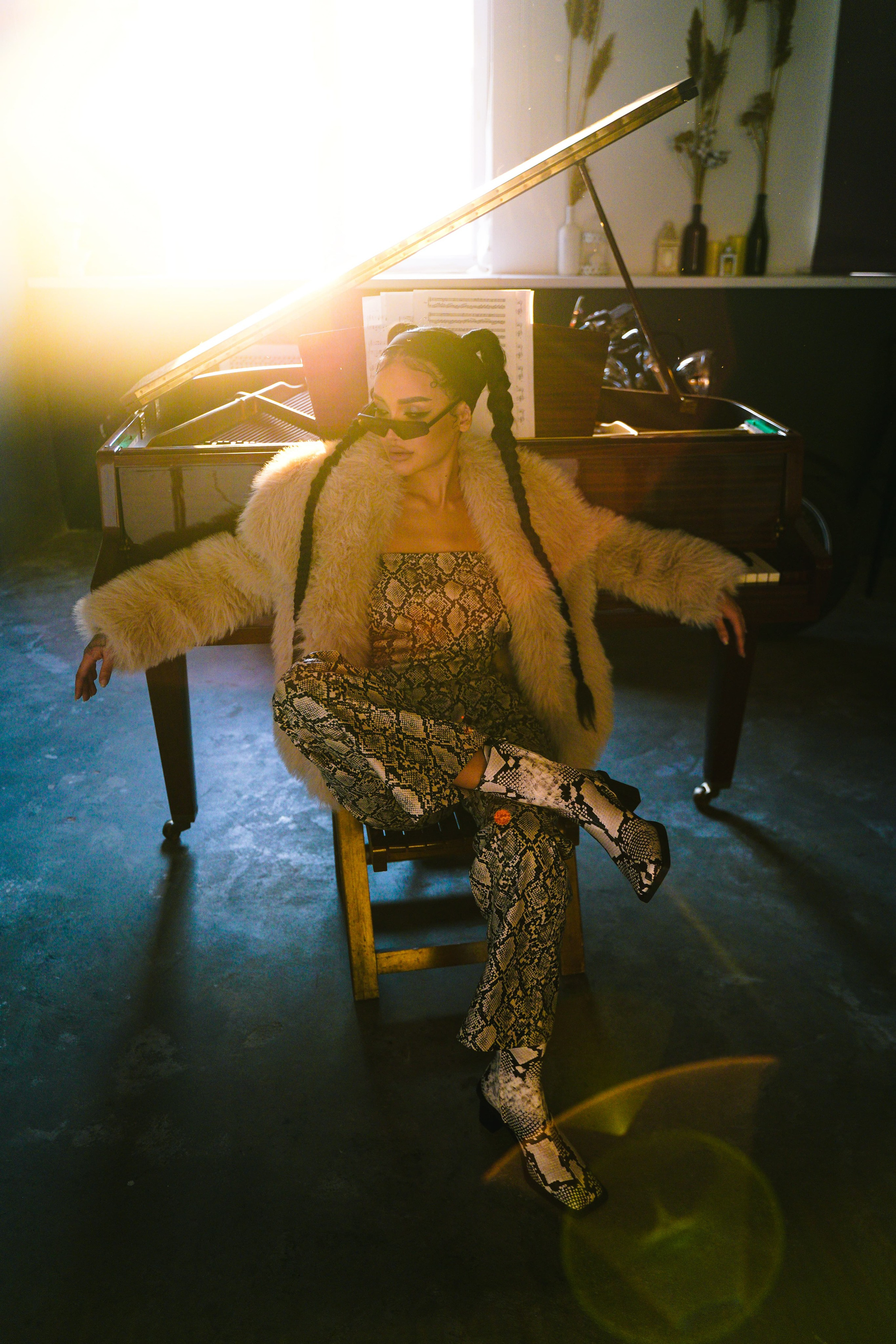 Портрет. Фотостудия в Атырау | Фотограф атырау, Видео, Дрон, съемка в атырау Контент для Бизнеса»