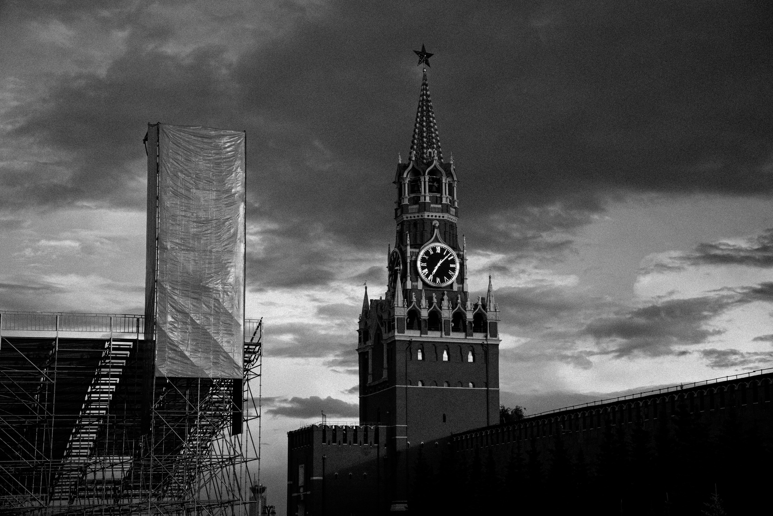 WE GOT ENGAGED IN GORKY PARK. Фотограф и визуальный художник в Туле / Николай Рейзвих