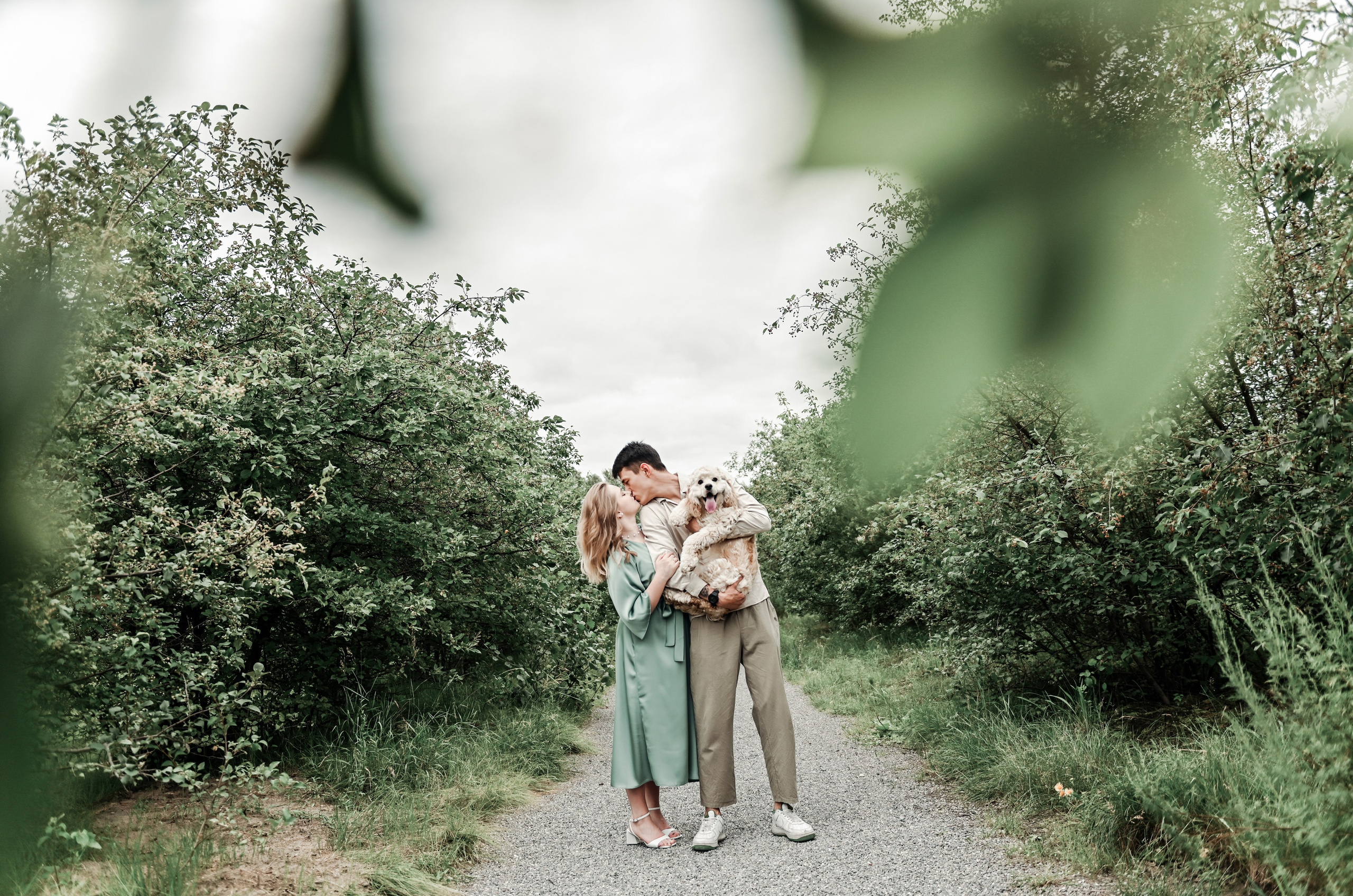 Love story прогулка вместе с песиком))). Свадебный, семейный, детский, контент фотограф в Омске Максим Ильин