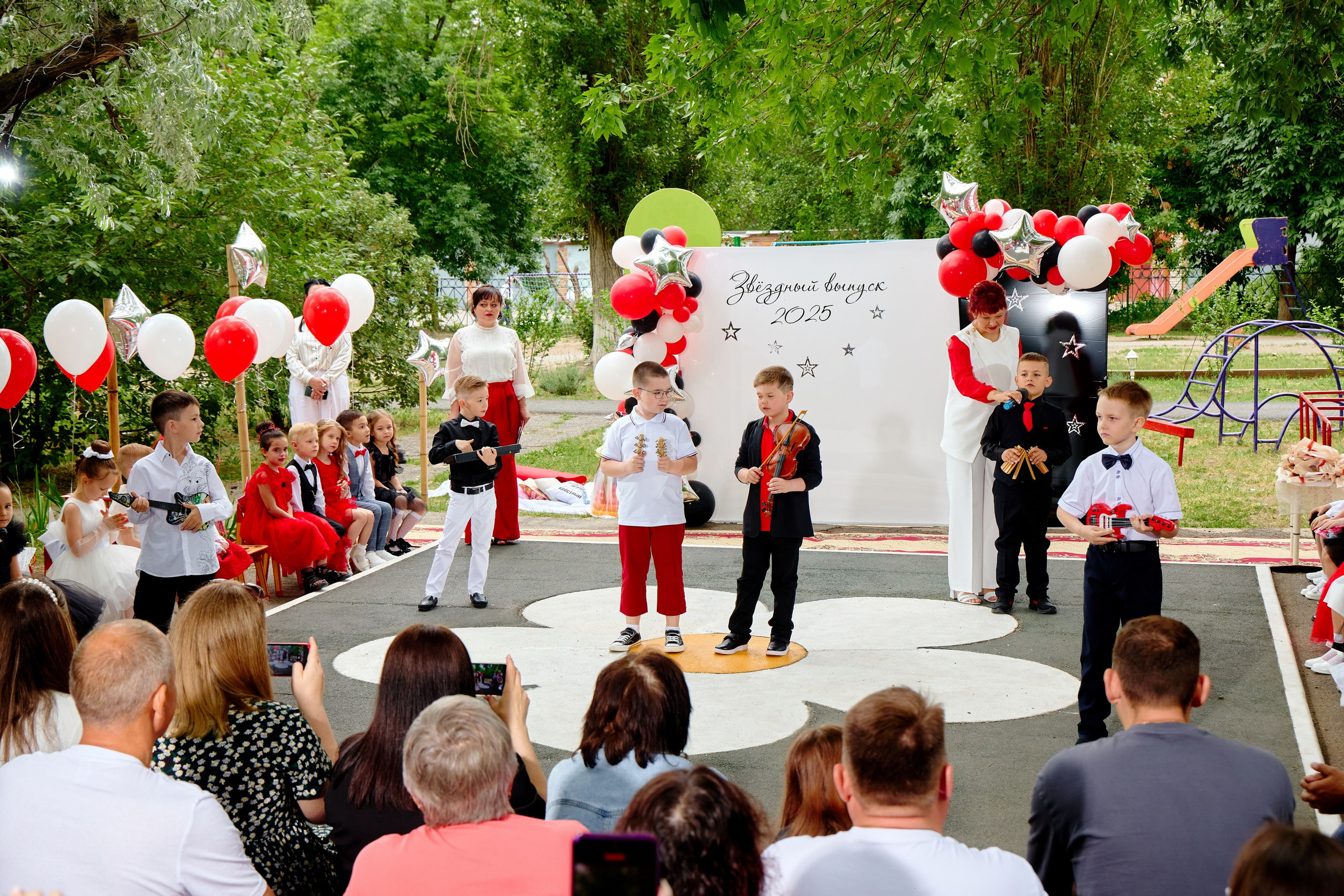 Выпускной 45 сад. Фотограф Выпускные альбомы Таганрог Сергей Коробченко