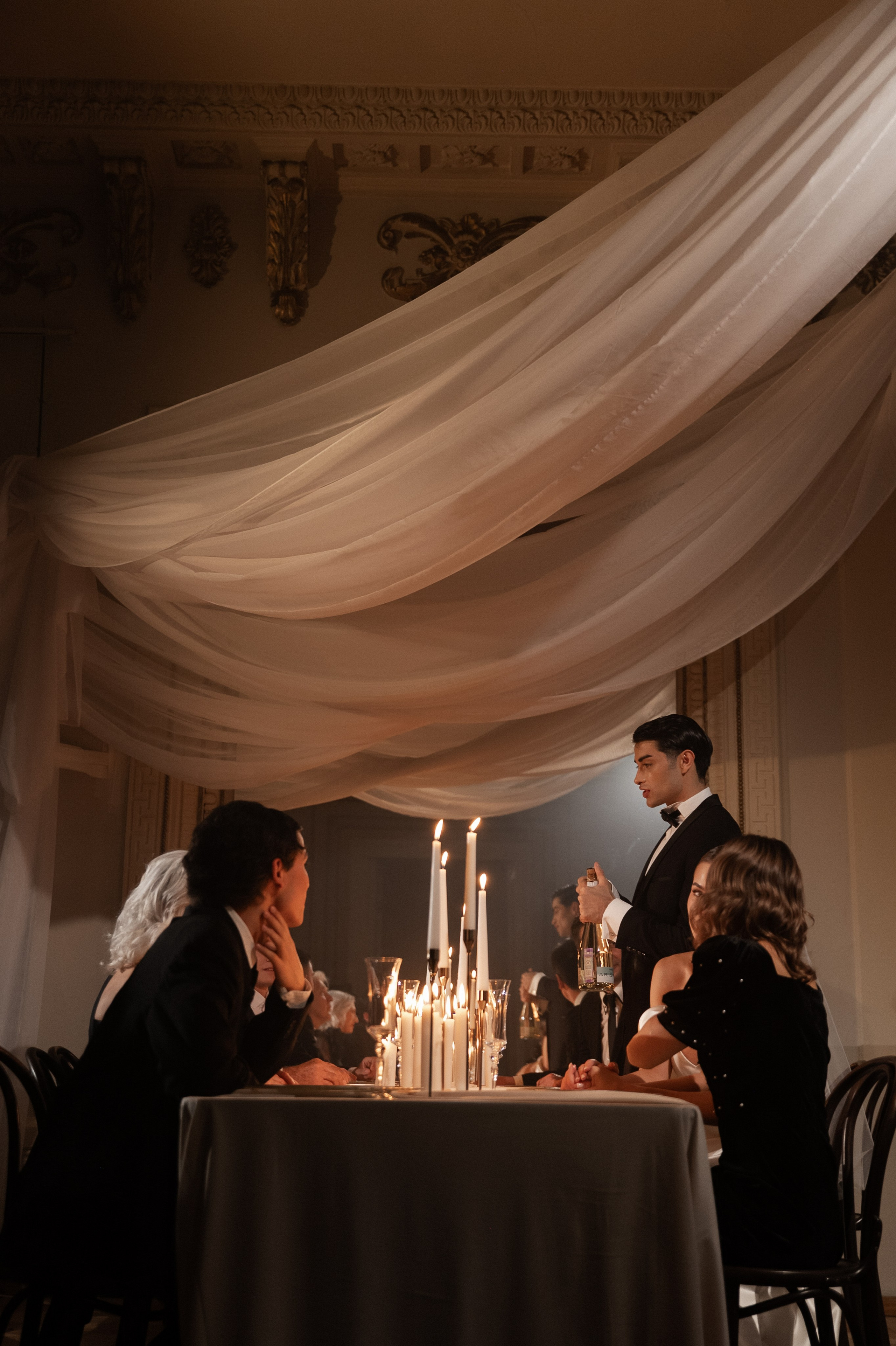 Камерный свадебный ужин при свечах в старинном особняке в фотостудии 21. Kult. Ярослава Ерина — свадебный фотограф в Москве