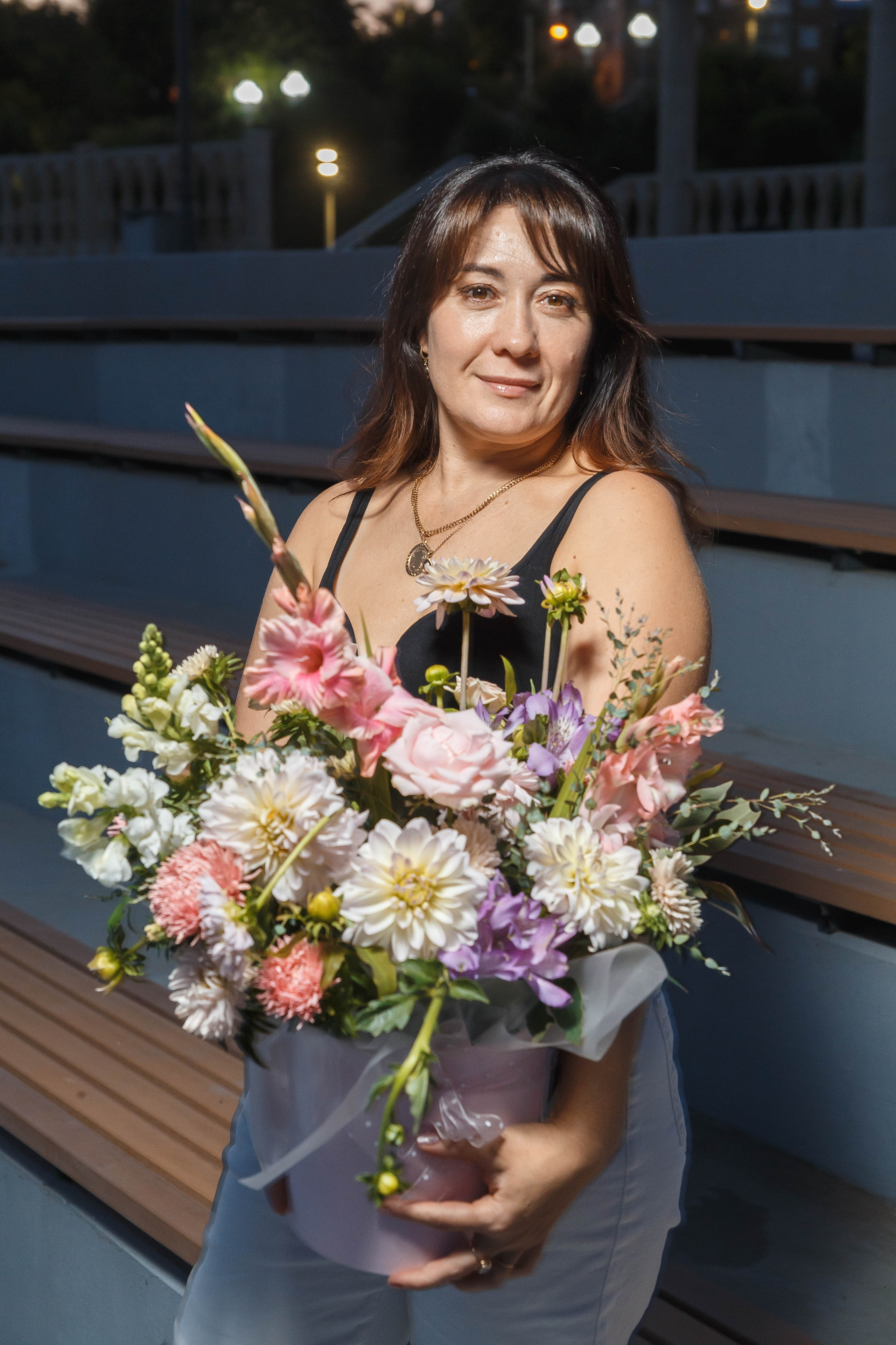 День рождения Оксаны: подруги, набережная, торт, шампанское. Событийный фотограф Максим Бескоровайновнов