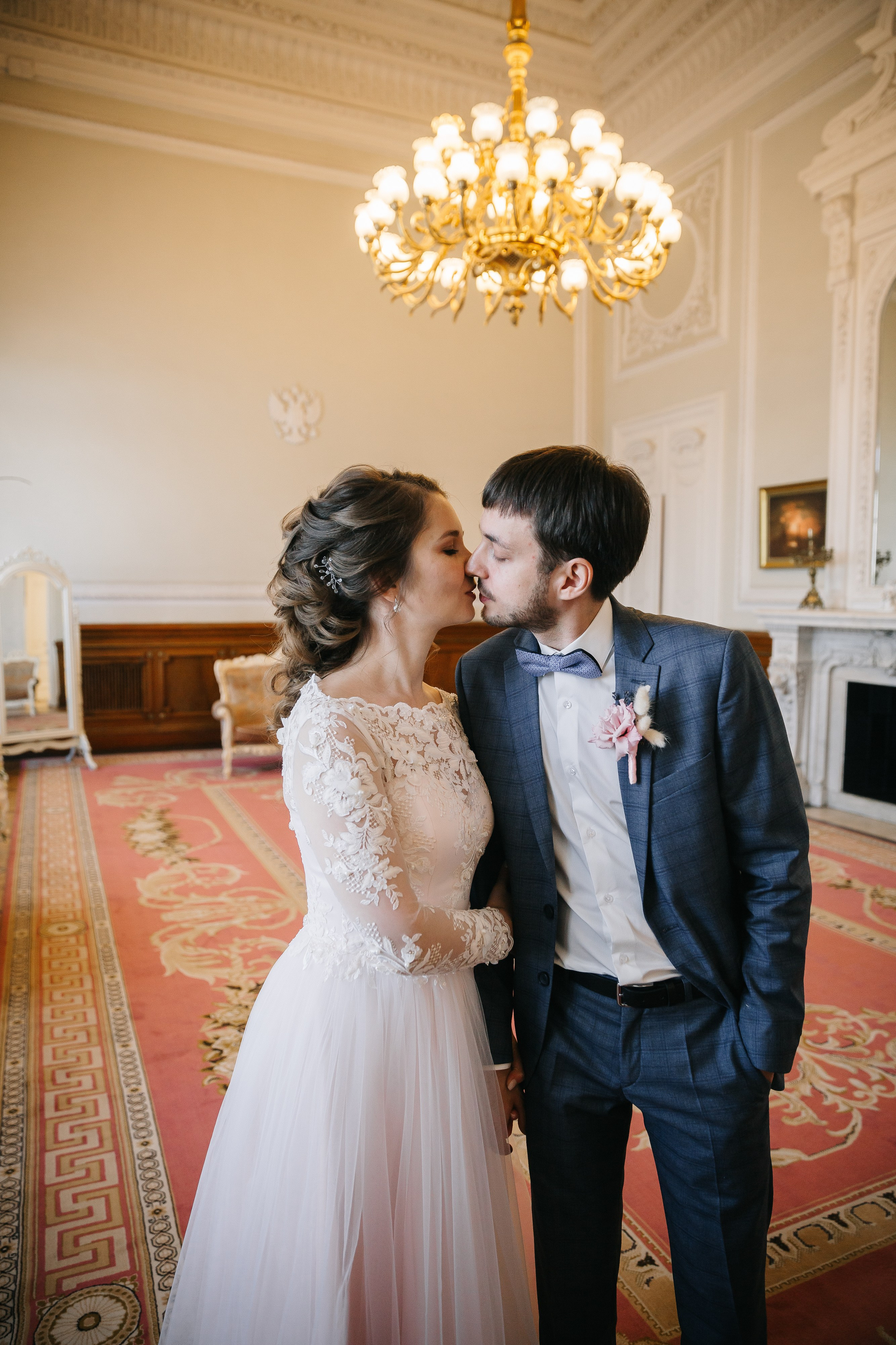 МАЙ | Дворец № 1, Атланты, Эрмитажный дворик. Свадебный фотограф в Санкт-Петербурге Полина Корзухина