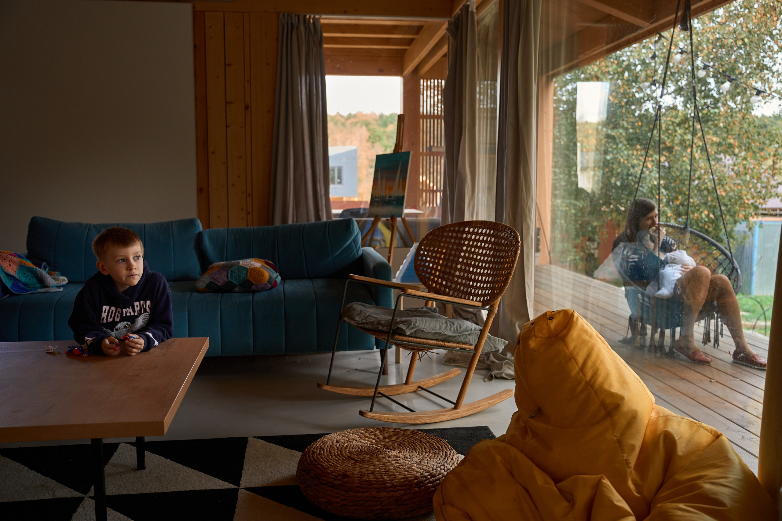 Четверо детей в доме. Фотограф Женя Пашкина