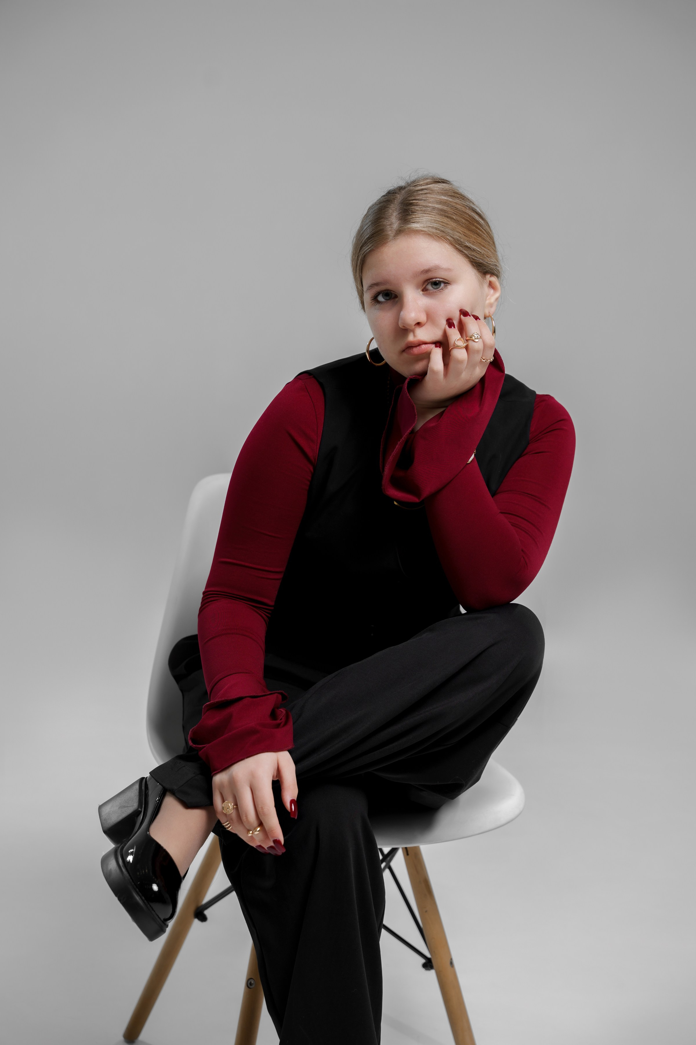 Портреты в студии на белом фоне. ВЫПУСКНЫЕ АЛЬБОМЫ, Школьный фотограф, семейный и свадебный в Саратове и области Ольга Плаксина