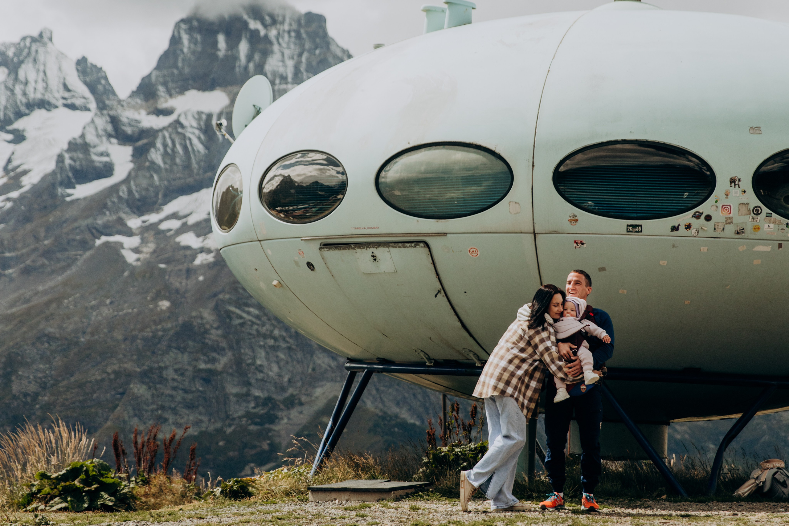 Юля с семьей, Домбай. Портфолио