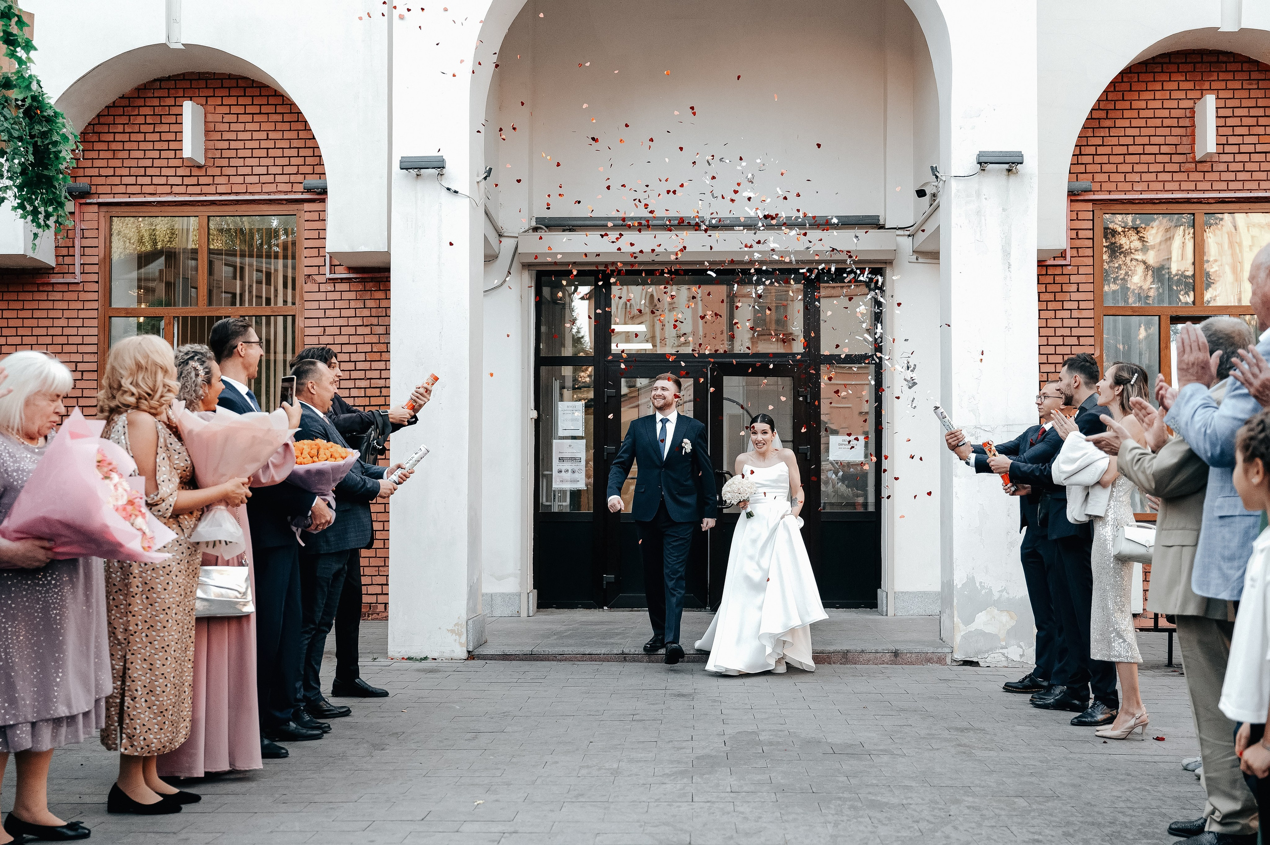 Свадебные приключения красивых и счастливых в Москве. Таганский ЗАГС + Golden Ring. Свадебный и семейный фотограф Виктория Носачёва. Щелково, Москва и МО