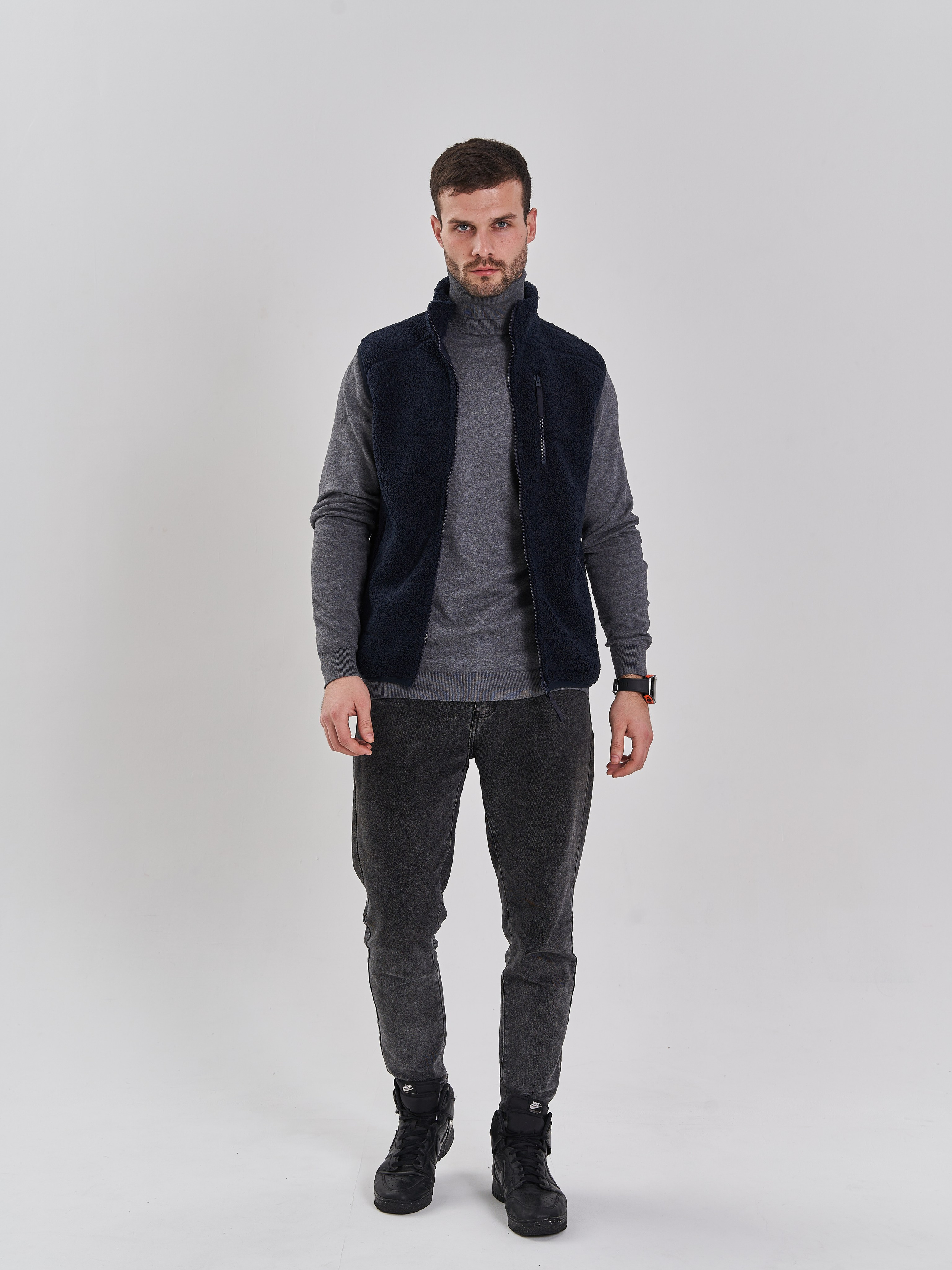 Мужские кофты. Фотограф для маркетплейсов в Москве