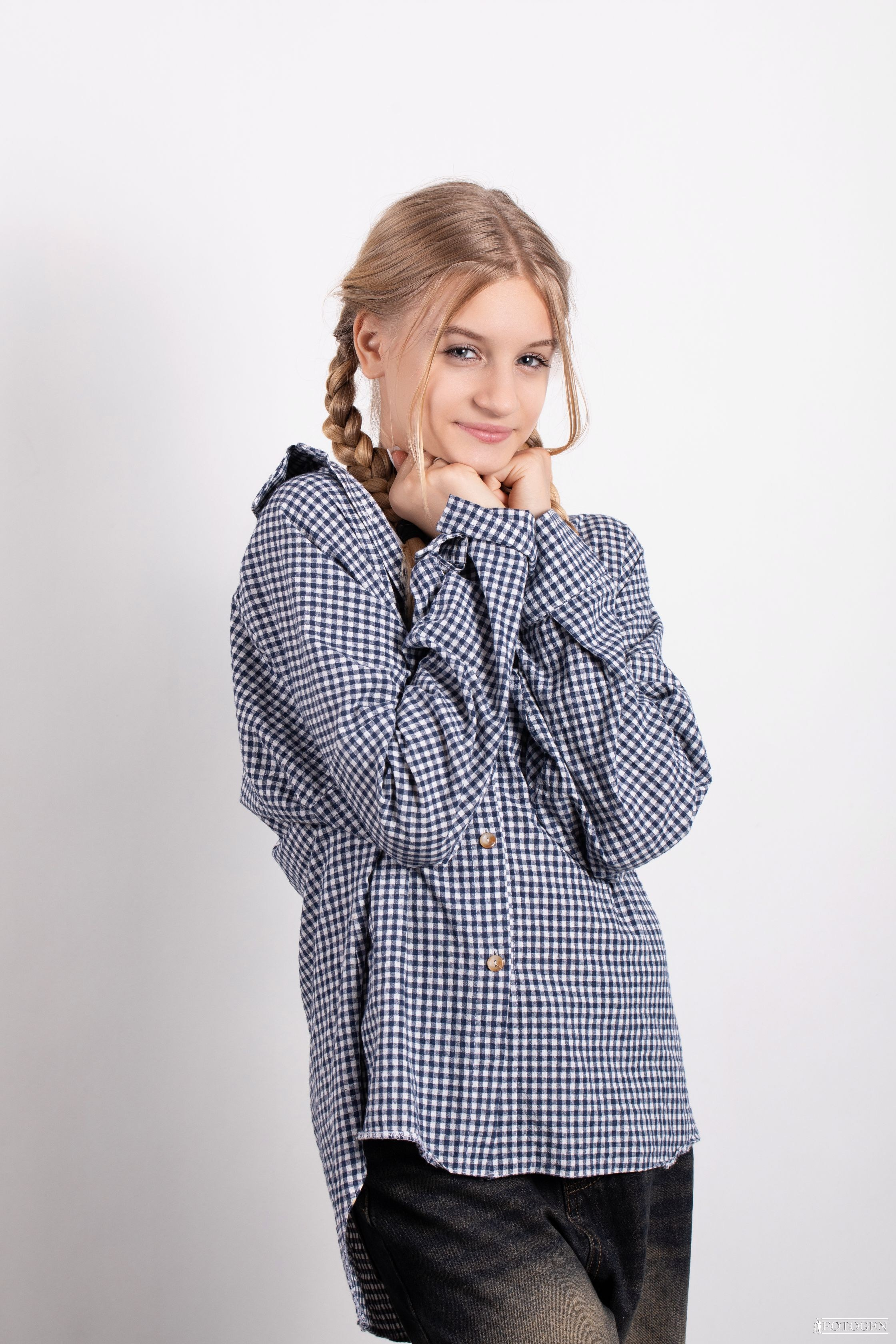 Фотосессия Девочек до 14 лет в Интерьере — Fotogen. Интерьерная фотостудия FOTOGEN г. Краснодар