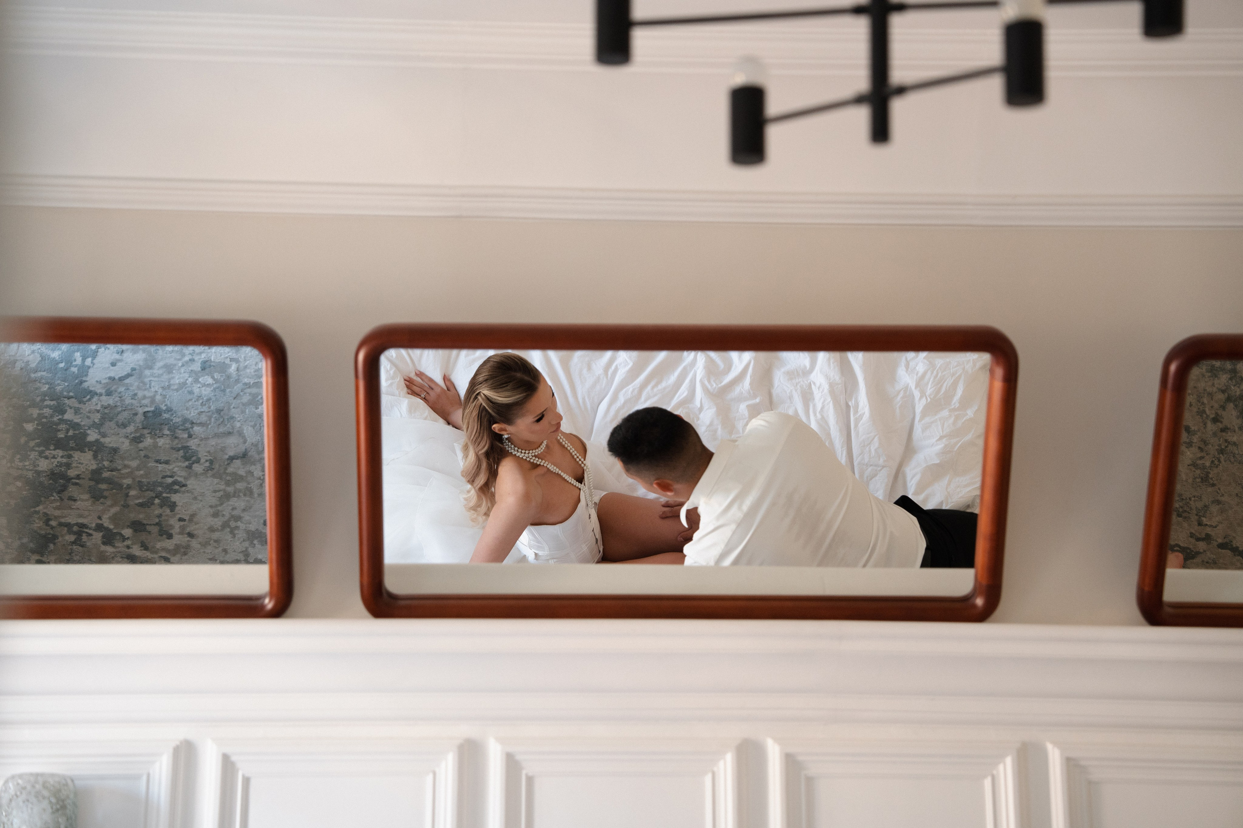 Виктория & Роман. Камерная городская свадьба в видовом ресторане в стиле современная классика. Свадебный фотограф организатор в Санкт-Петербурге Ассоль Опарина