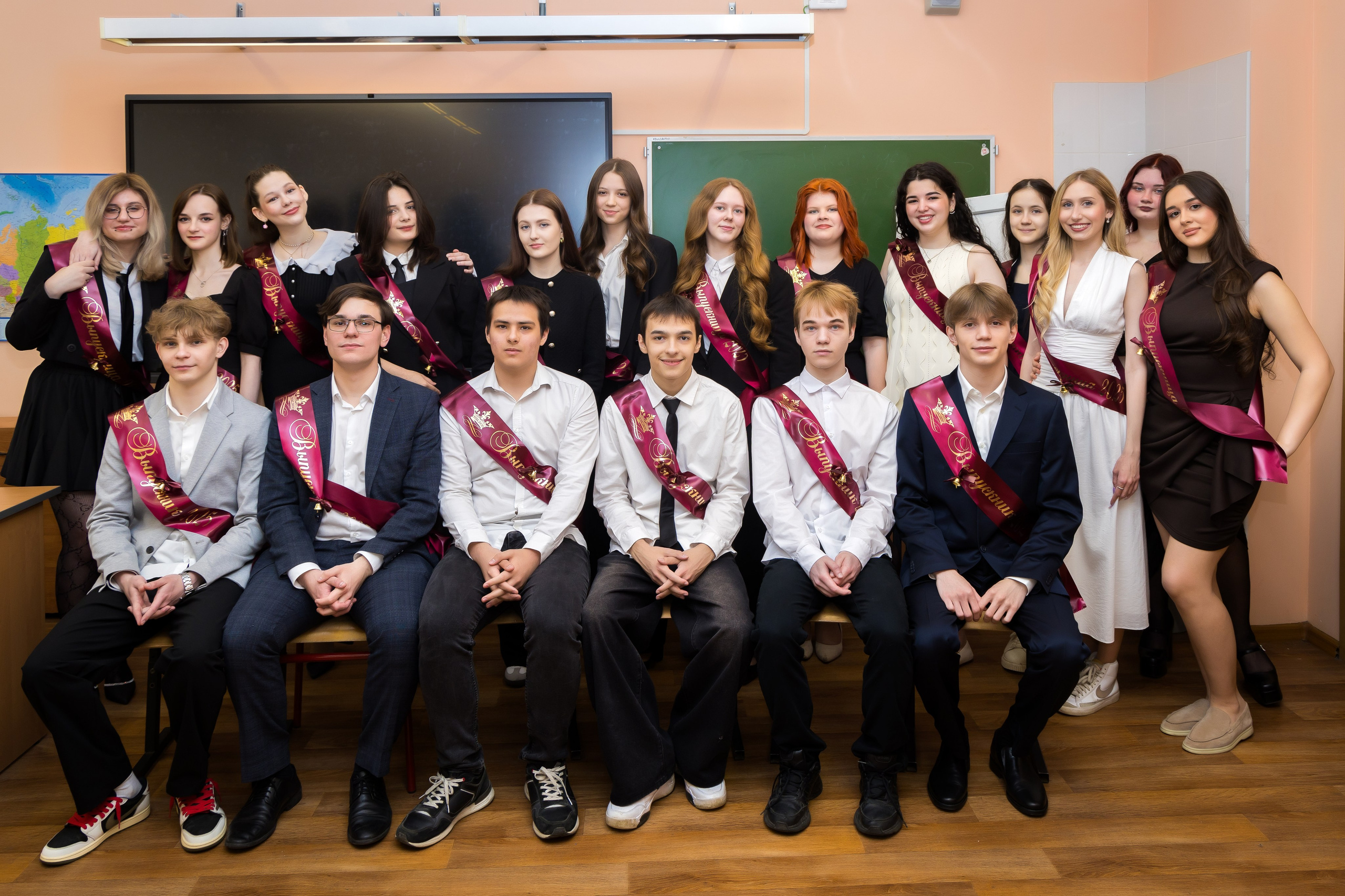 Выпускной в школе. Photomantis