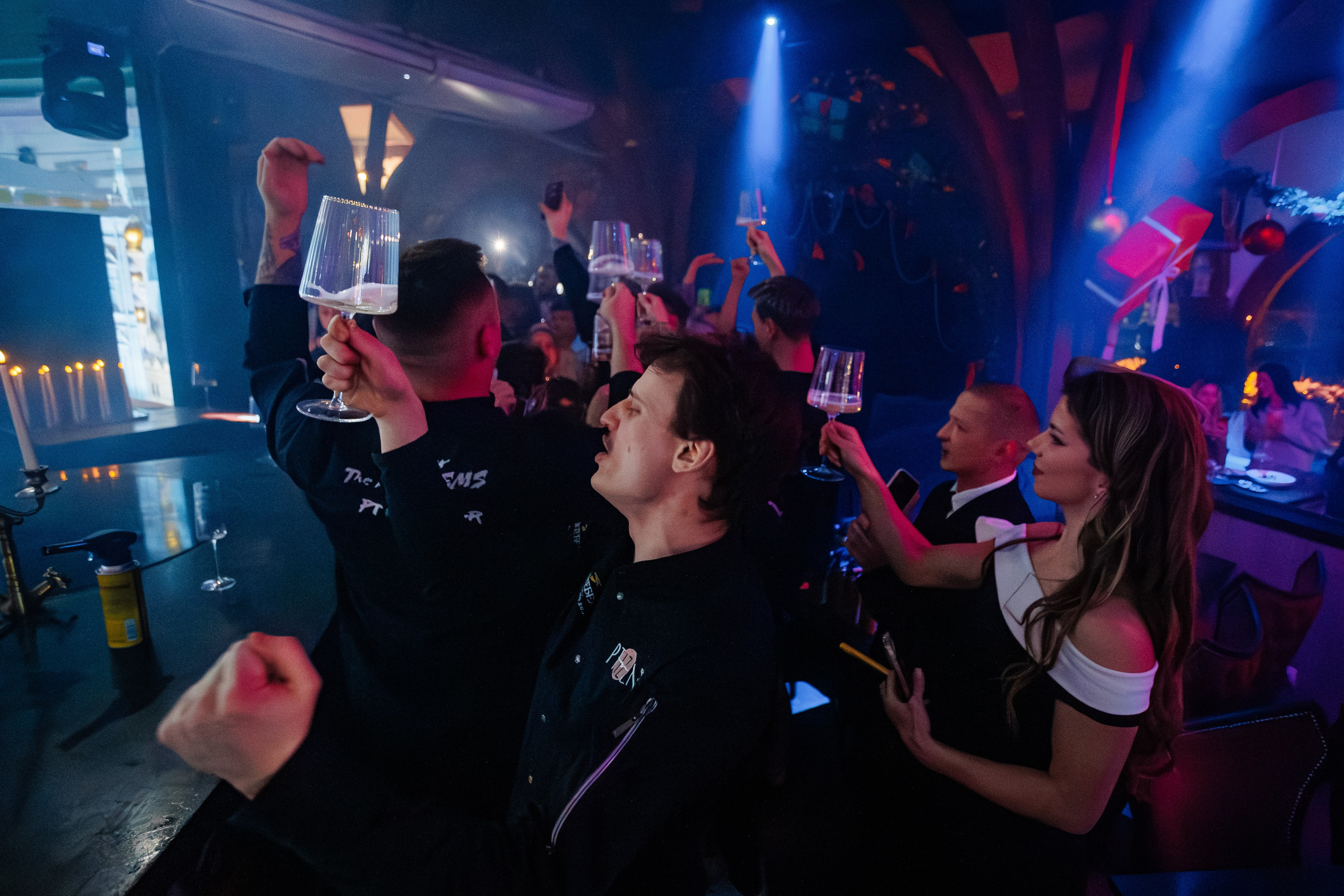 Новогодняя шоу-программа «MAGIC TIME» в PTIZZA BAR_Ялта_31.12.2025. Аминов Руслан | Фотограф