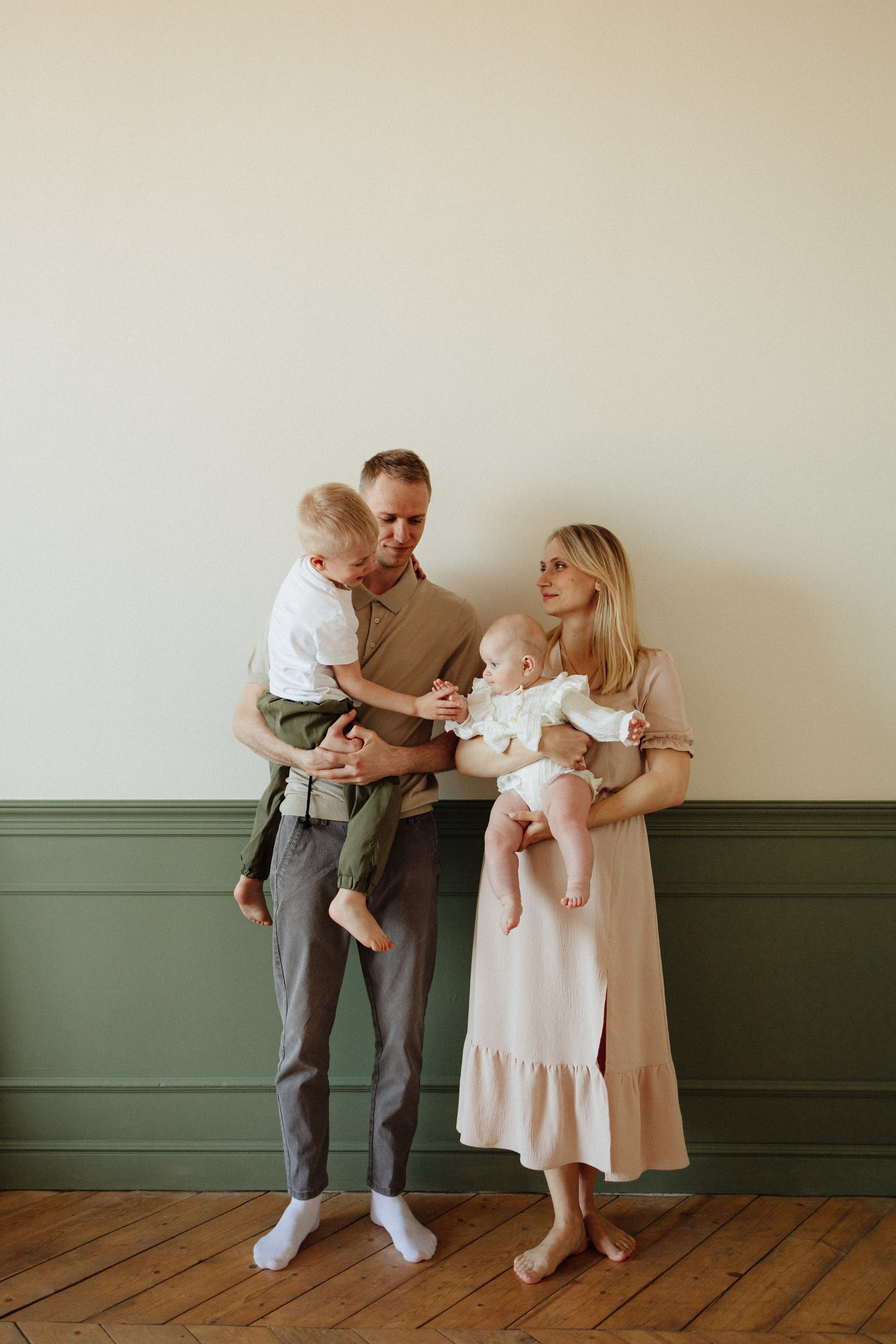 СЕМЬЯ студийная. СЕМЕЙНЫЙ фотограф Краснодар Анастасия Михайлова