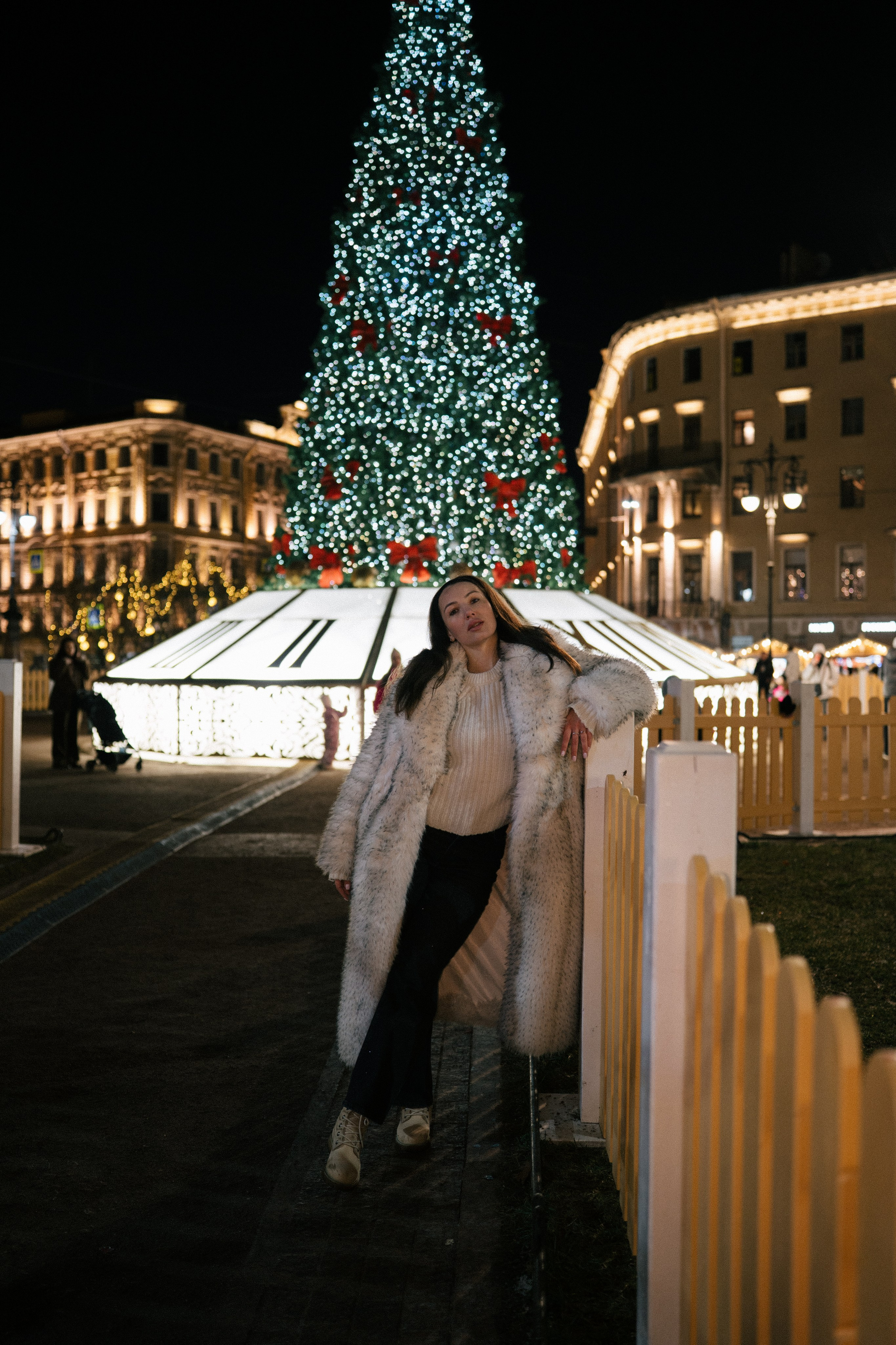 ПРОГУЛКА НА МАНЕЖНОЙ ПЛОЩАДИ ДЛЯ ДЕВУШКИ ПЕРЕД НОВЫМ ГОДОМ (НОВОГОДНЯЯ ФОТОСЕССИИЯ НА МАНЕЖНОЙ ПЛОЩАДИ). Профессиональный фотограф, Санкт-Петербург — Виктория Богомолова