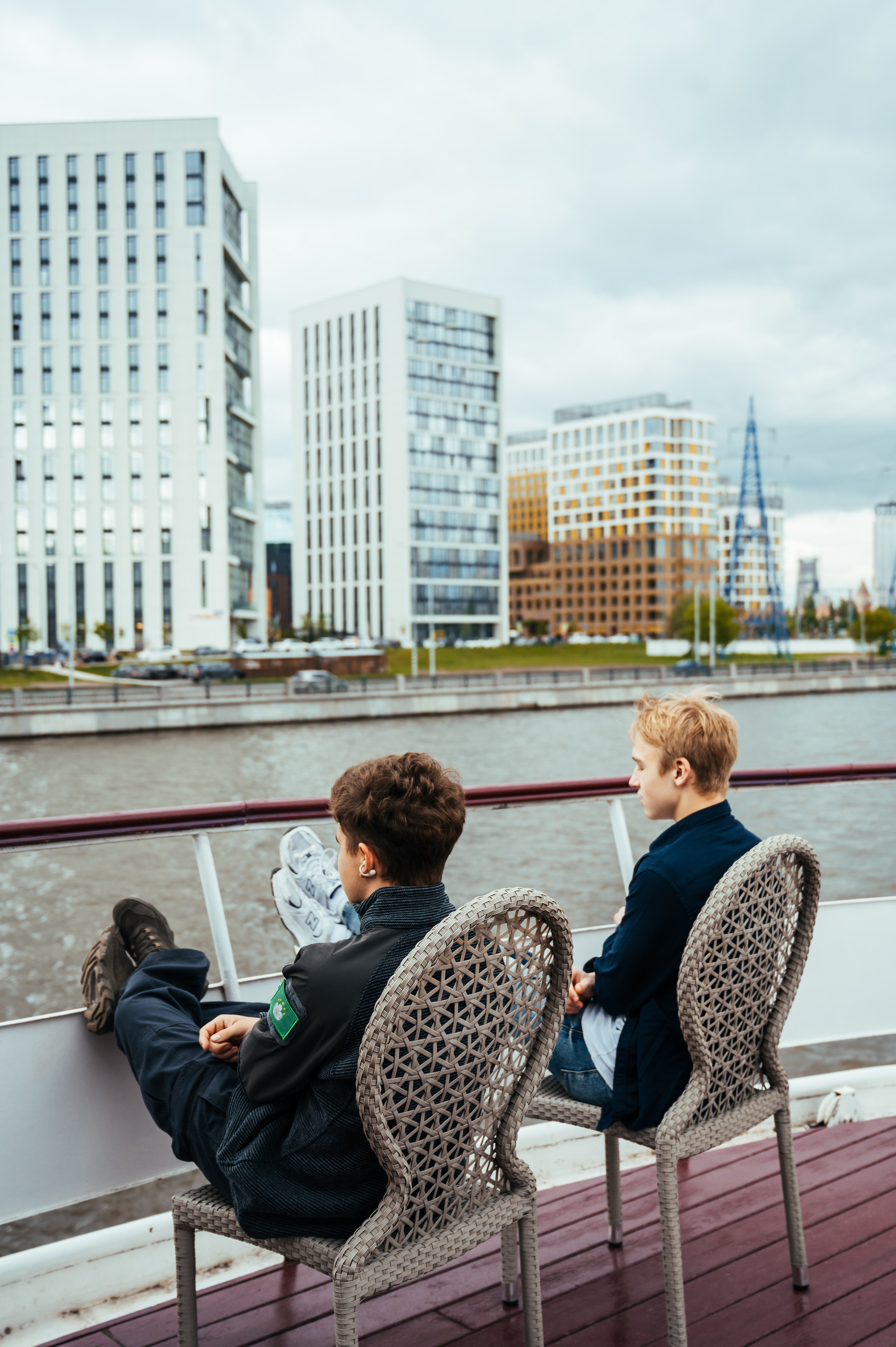 Последний звонок. Анастасия Петрович фотограф, фотокорреспондент в Москве и Санкт-Петербурге. Фотосъёмка репортажа, мероприятия, корпоративная съёмка, контент