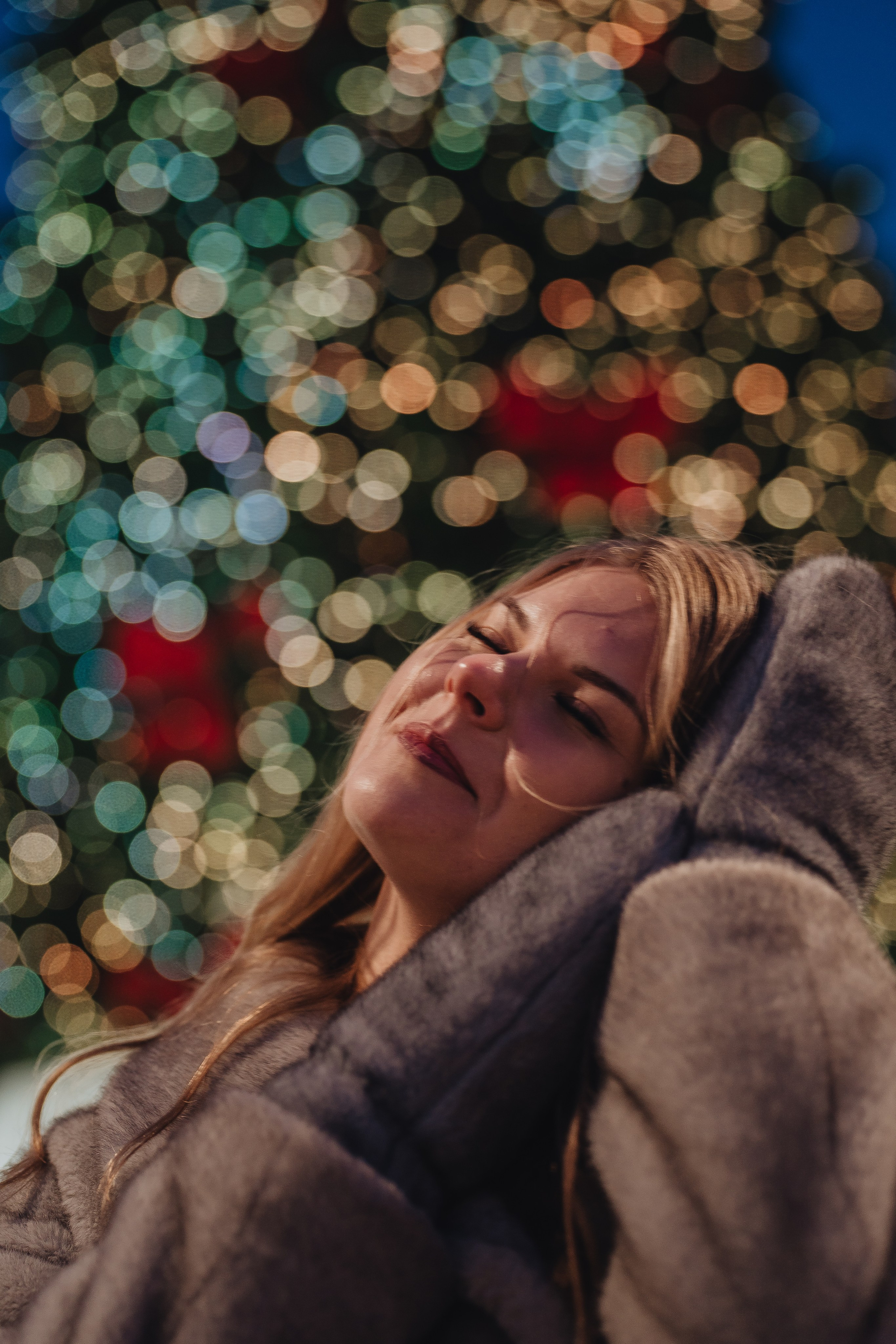 ПРОГУЛКА НА МАНЕЖНОЙ ПЛОЩАДИ ДЛЯ ДЕВУШКИ ПЕРЕД НОВЫМ ГОДОМ (НОВОГОДНЯЯ ФОТОСЕССИИЯ НА МАНЕЖНОЙ ПЛОЩАДИ). Профессиональный фотограф, Санкт-Петербург — Виктория Богомолова