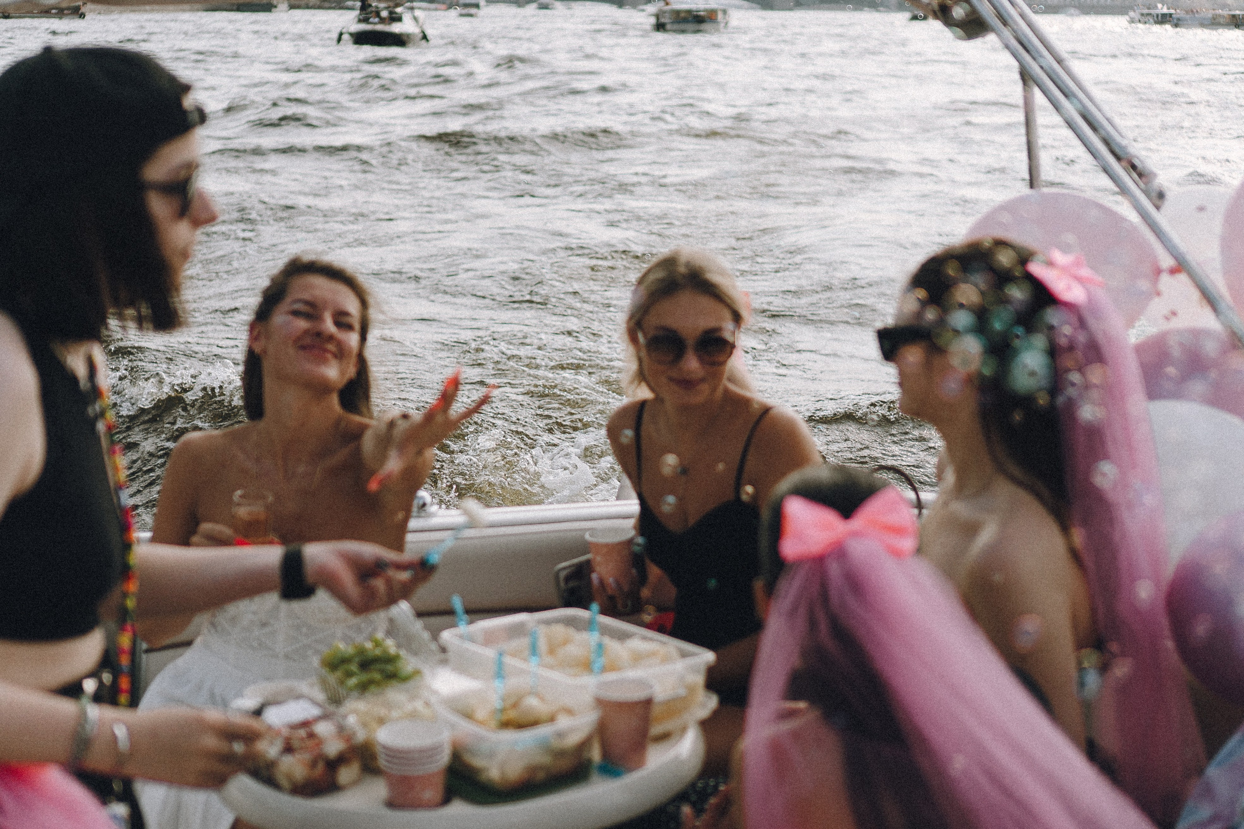 ДЕВИЧНИК НА КАТЕРЕ. Профессиональный фотограф, Санкт-Петербург — Виктория Богомолова