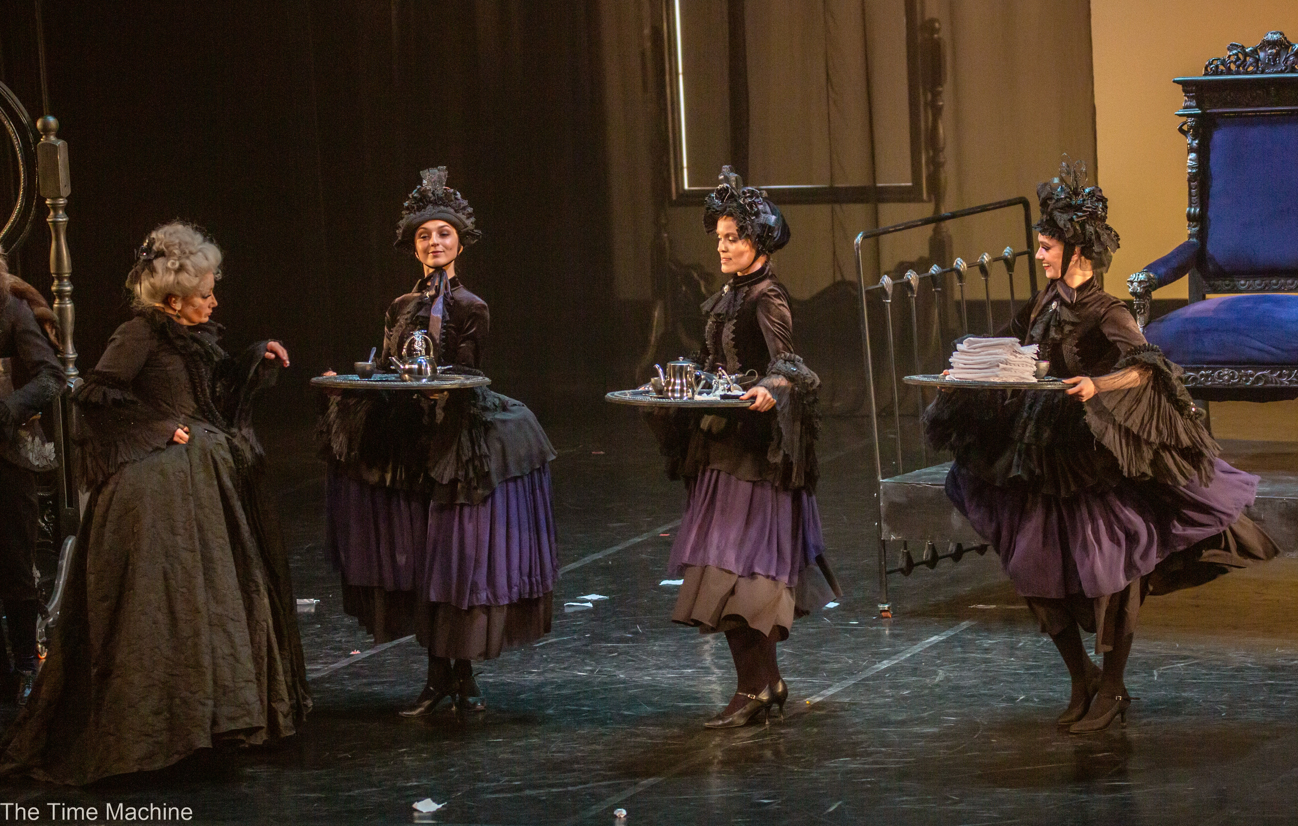 ПИКОВАЯ ДАМА ТЮЗ МИХАИЛ БОВЕ. Фотограф для маркетплейсов Михаил Бове