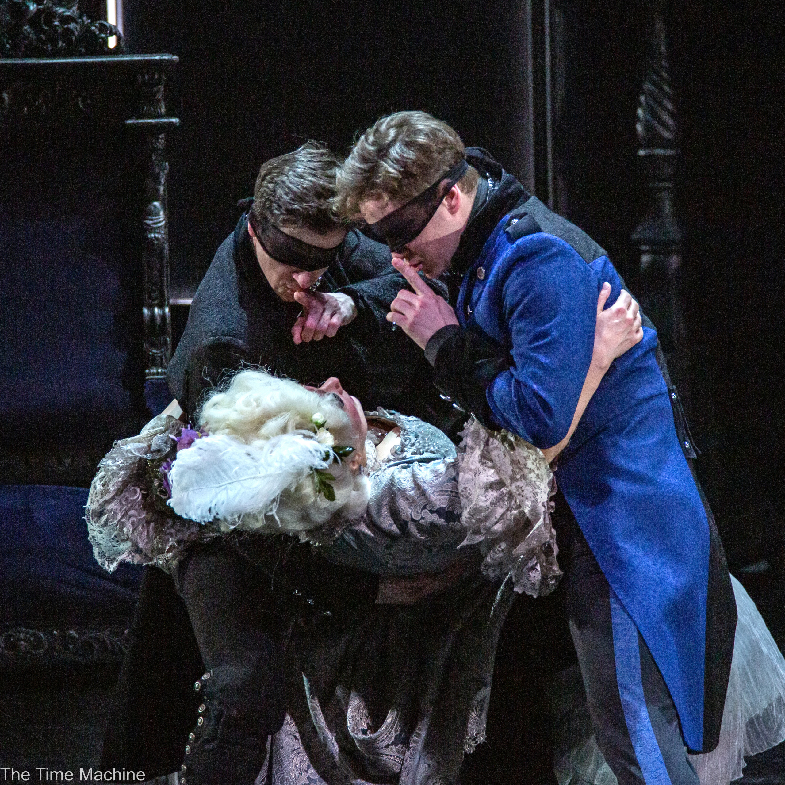 ПИКОВАЯ ДАМА ТЮЗ МИХАИЛ БОВЕ. Фотограф для маркетплейсов Михаил Бове