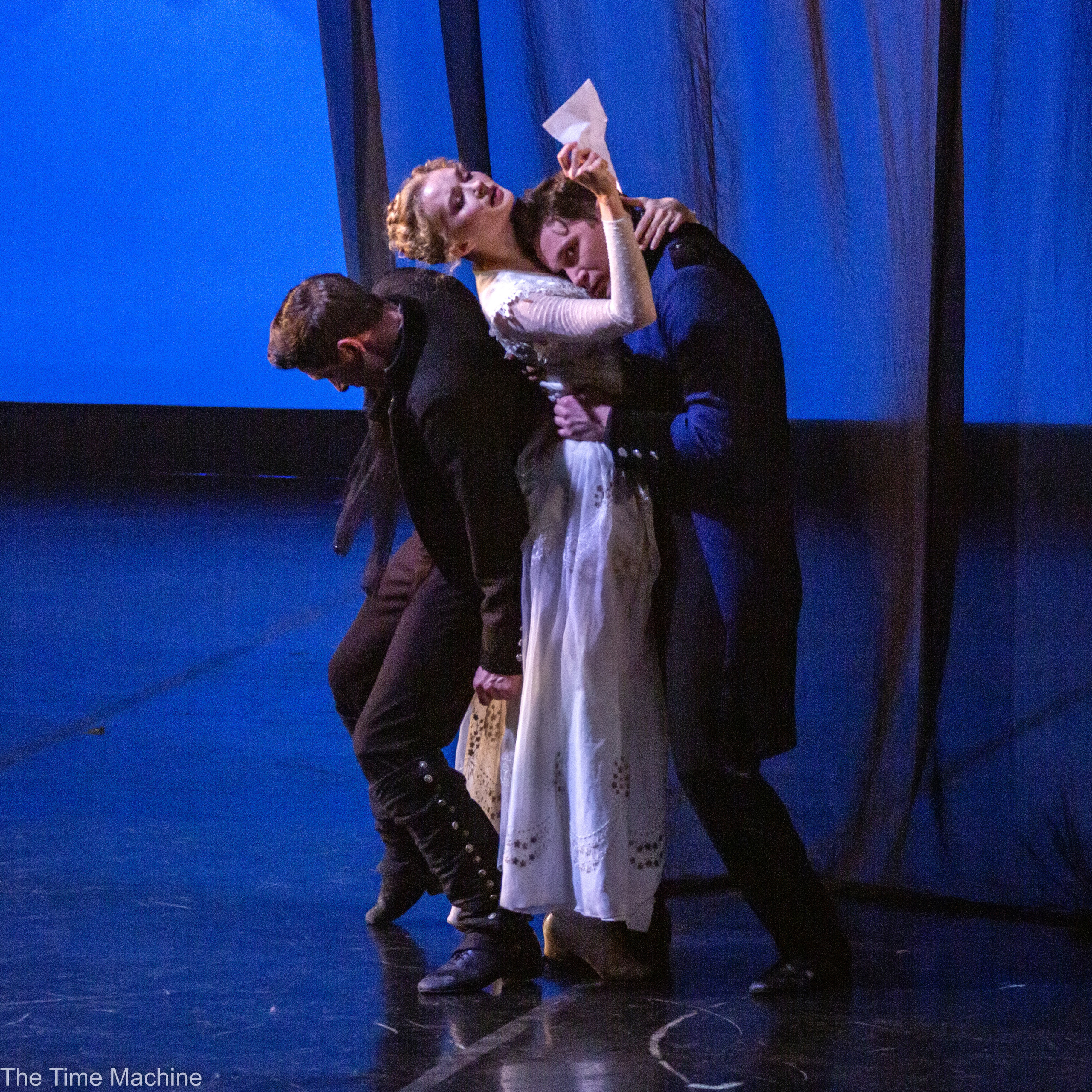 ПИКОВАЯ ДАМА ТЮЗ МИХАИЛ БОВЕ. Фотограф для маркетплейсов Михаил Бове