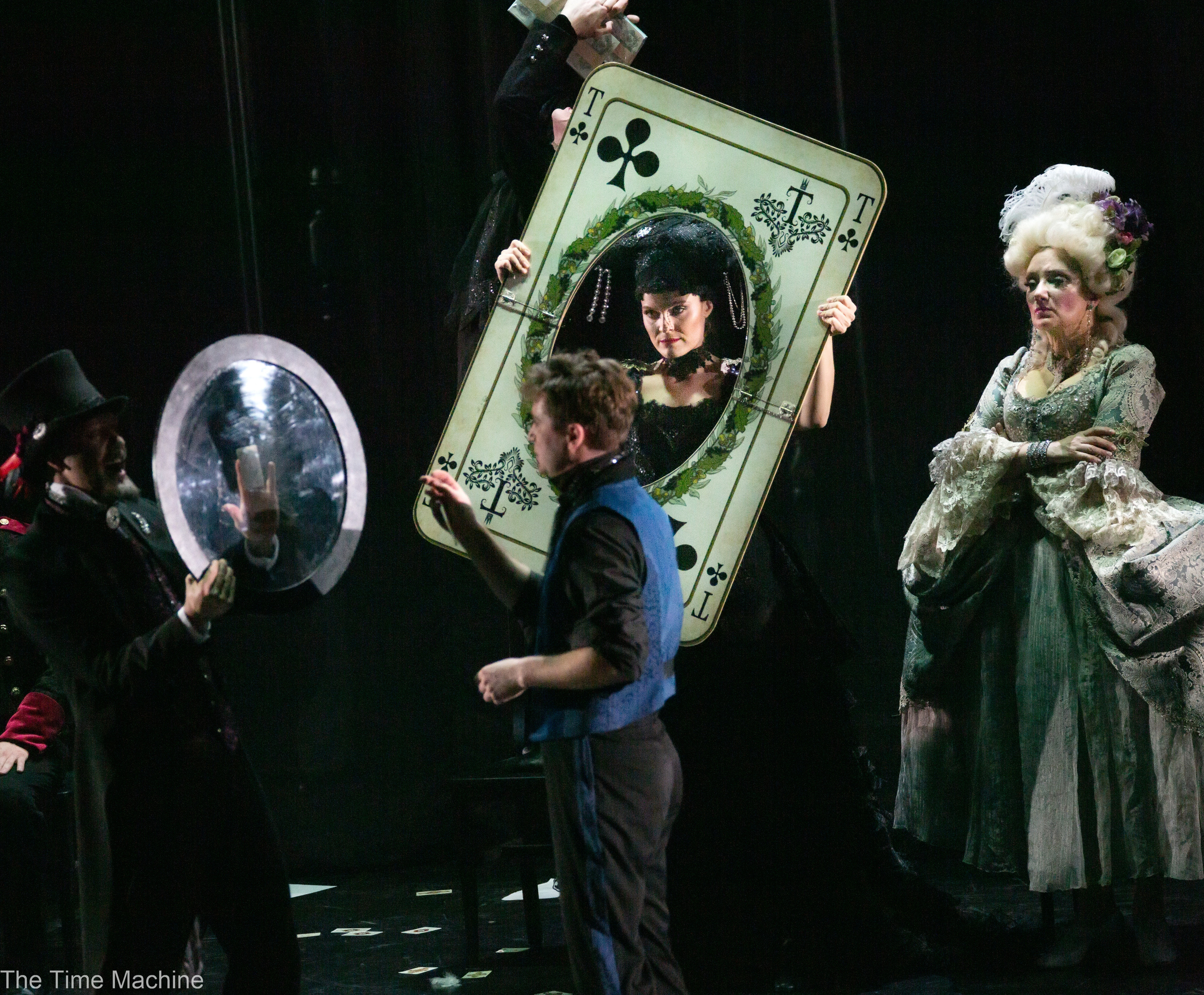 ПИКОВАЯ ДАМА ТЮЗ МИХАИЛ БОВЕ. Фотограф для маркетплейсов Михаил Бове