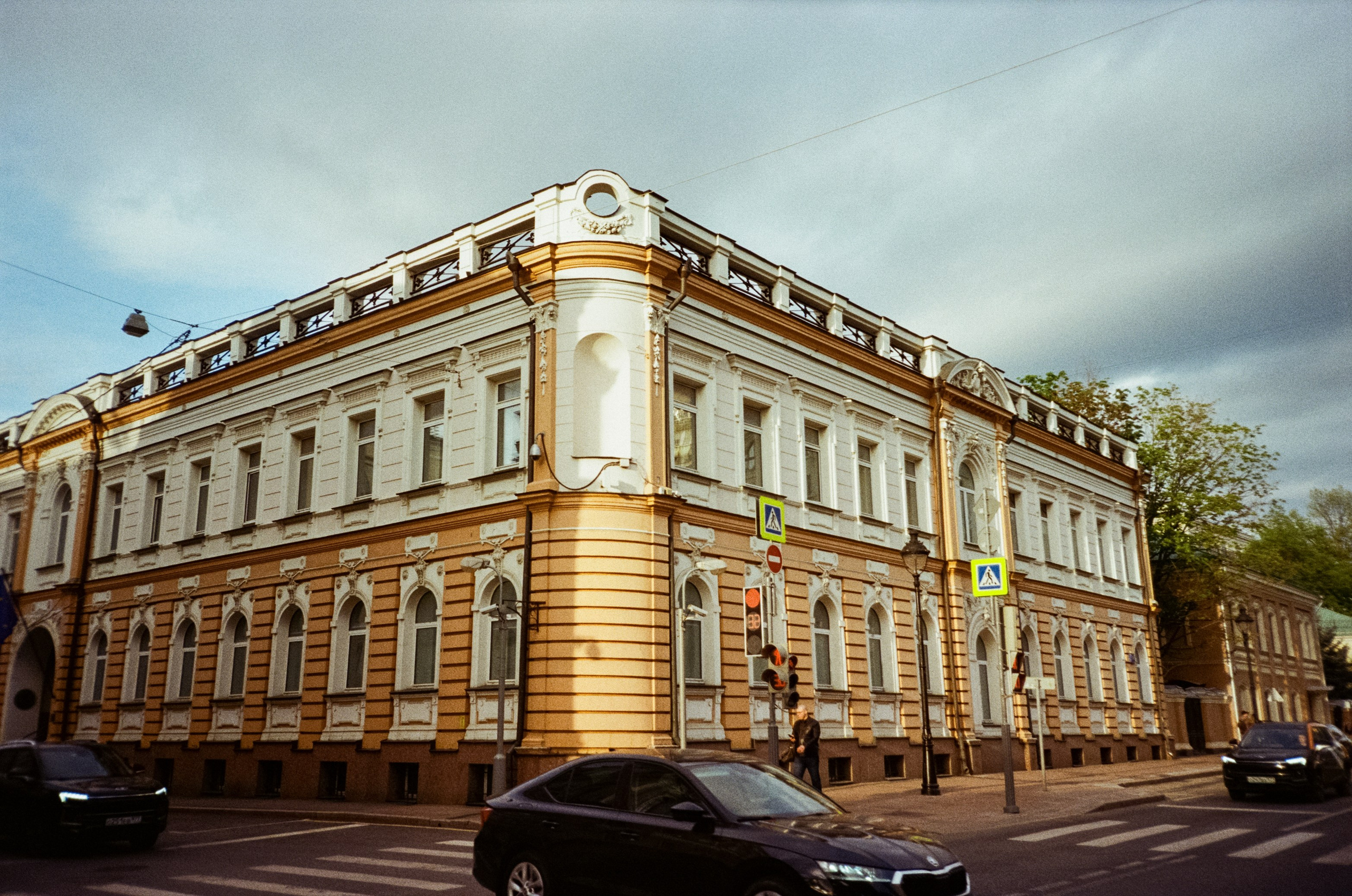 Ул. Малая и Большая Никитская | Ricoh R1 | Fujifilm Fujicolor C200