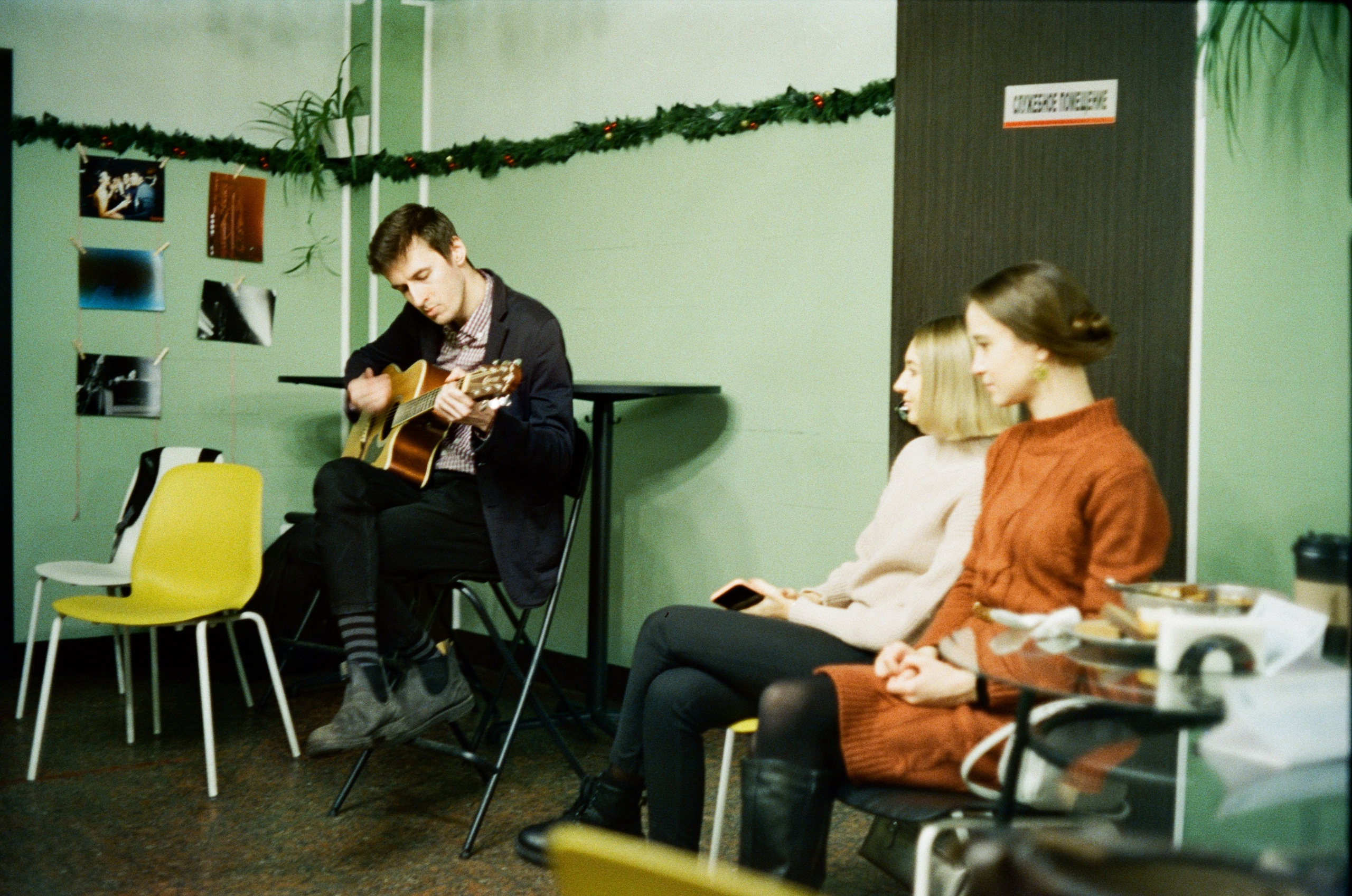 12.12.2021 // Гитара и фотография. Фотовыставки serebro.gallery, в которых автором можешь стать ты! | Москва