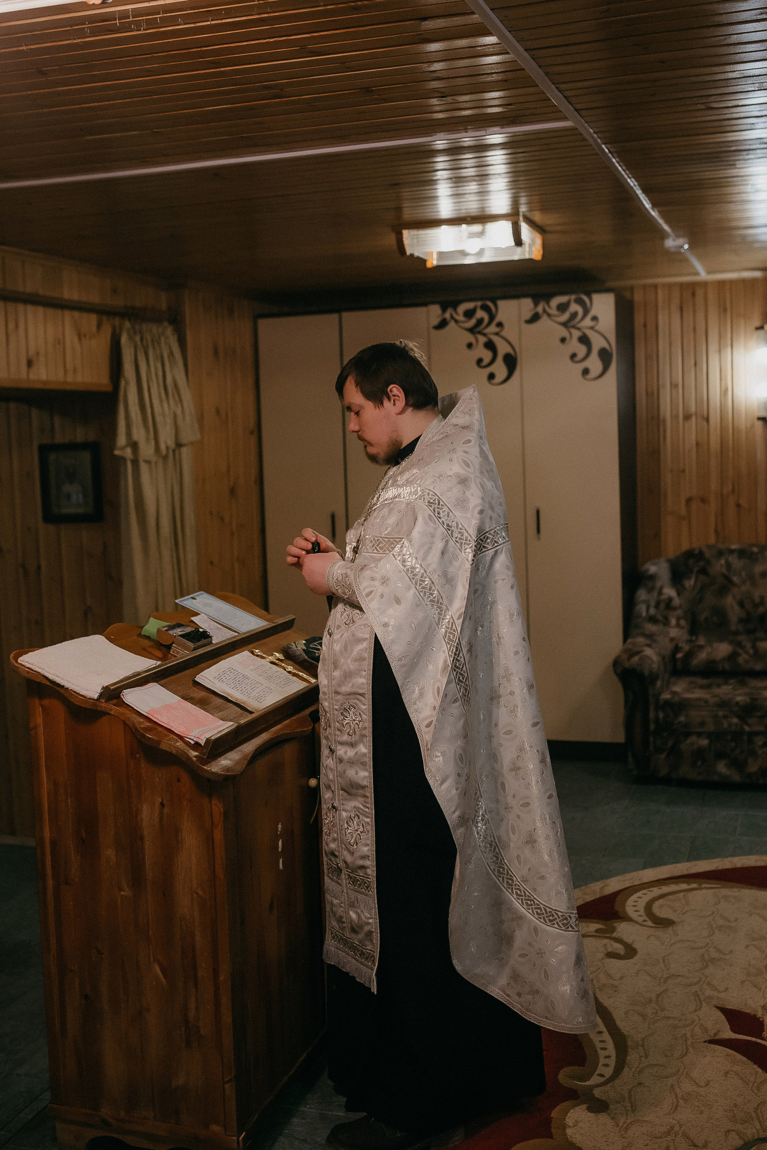 Крещение Виктории. Храм Симеона Верхотурского п.Барсово. Семейный фотограф в Сургуте