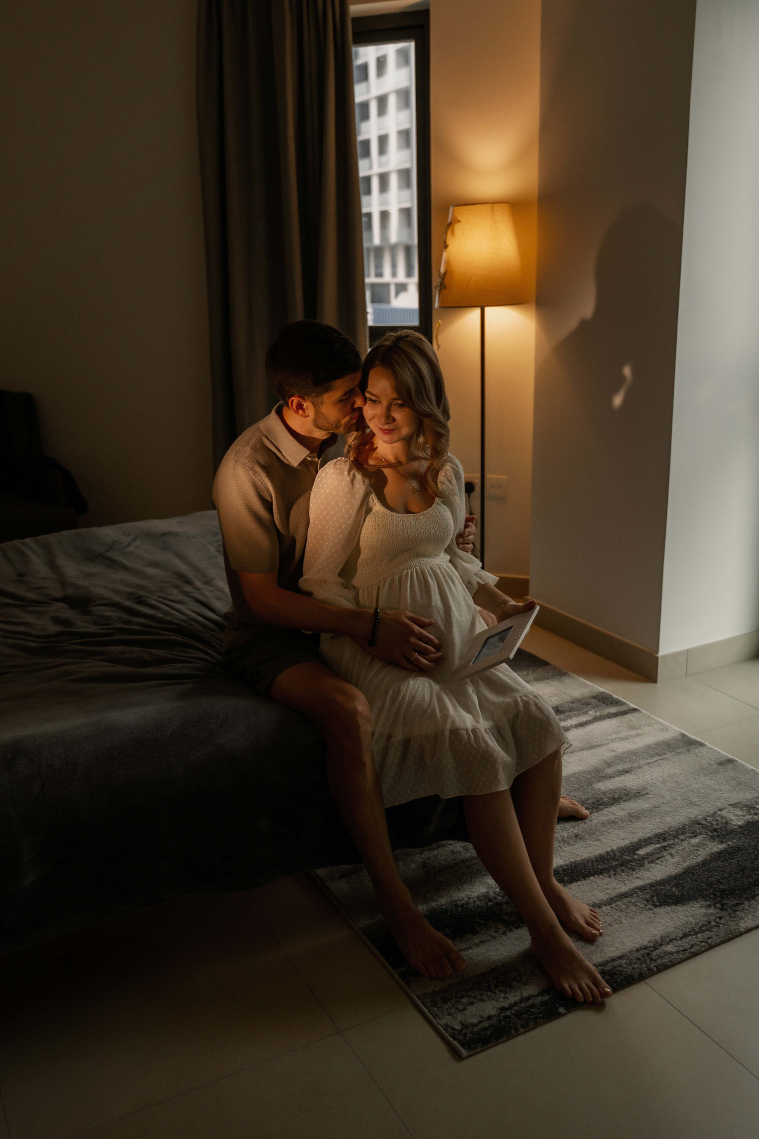 Беременность дома в коричневой тонировке. Фотограф и видеограф в Москве и Абу Даби Мария Кулагина