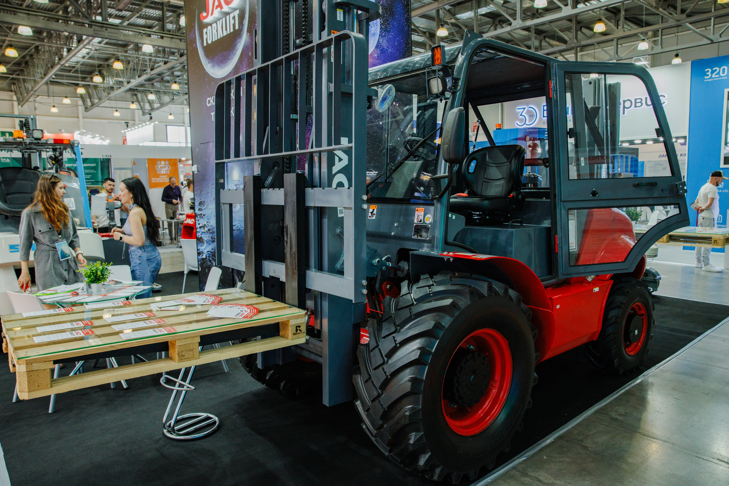 Выставка Спец. Техники. Фотограф Москва Шептаев Артём
