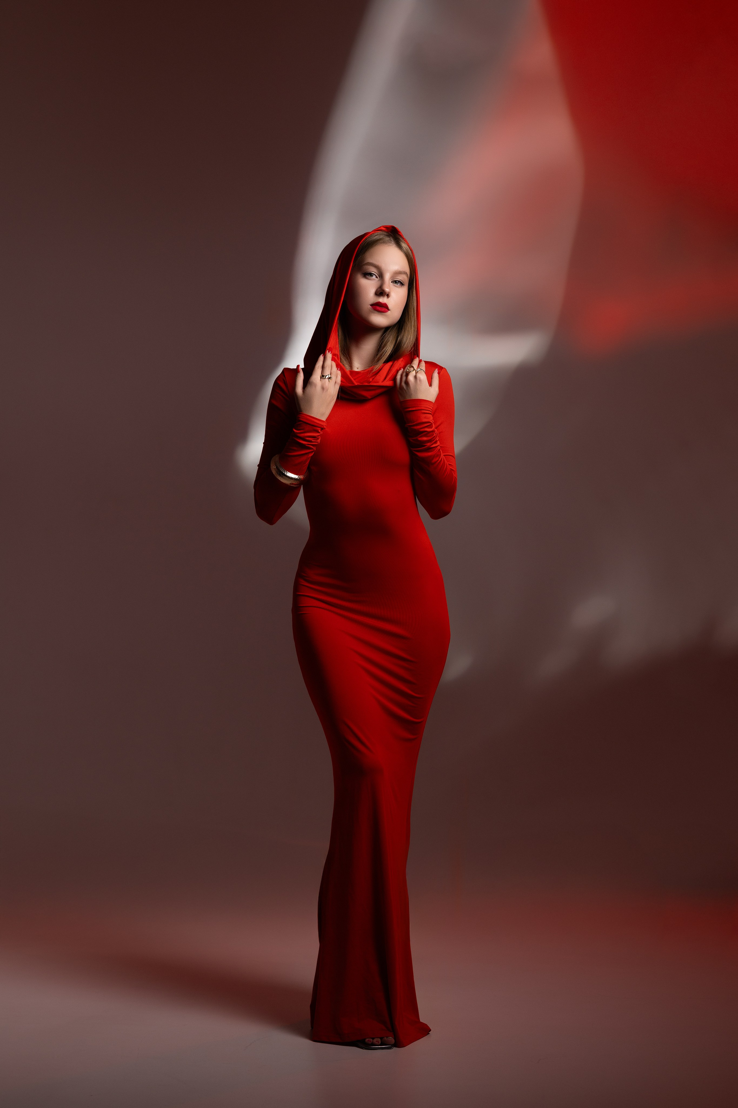 Цветной свет и фигуры. Фотограф Минск