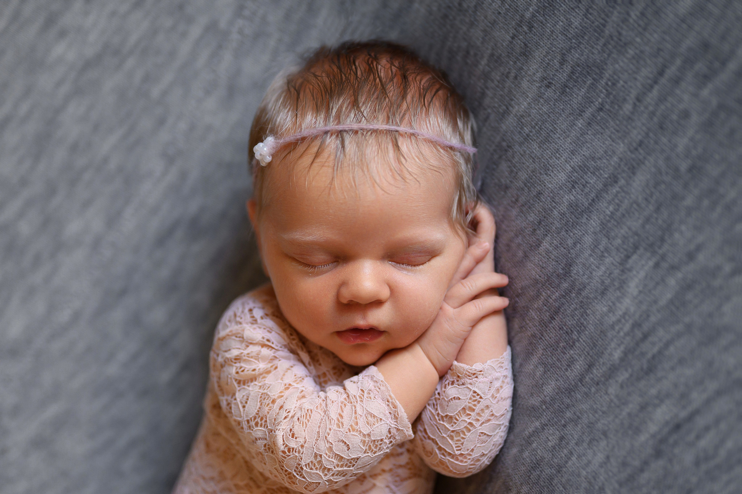 Фотосессия новорожденных, нью-борн малышей в Кингисеппе, Сестрорецке, Санкт-петербурге