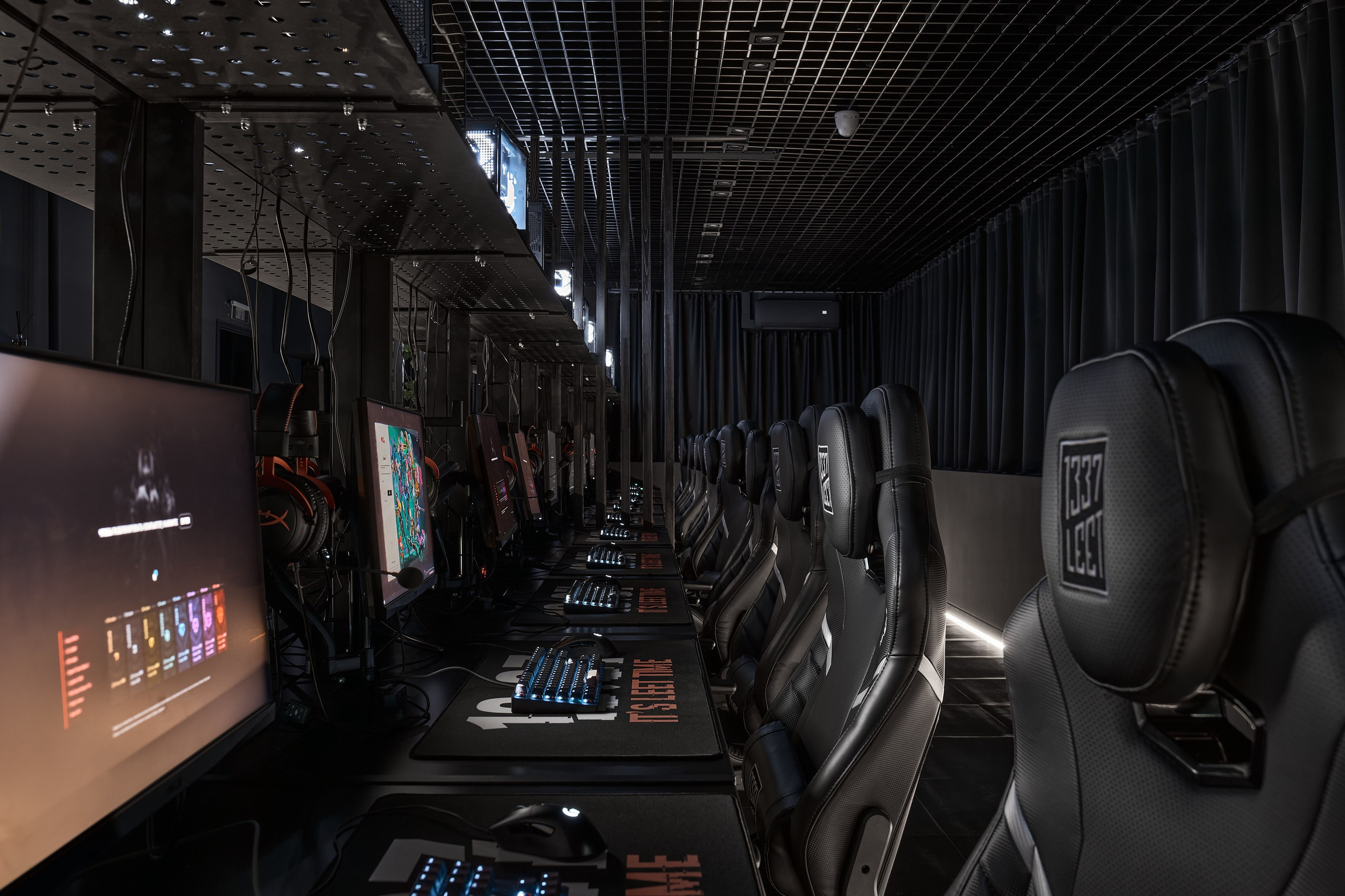 Игровой клуб в Екатеринбурге 1337 LEET. Интерьерный фотограф. Фотограф архитектуры