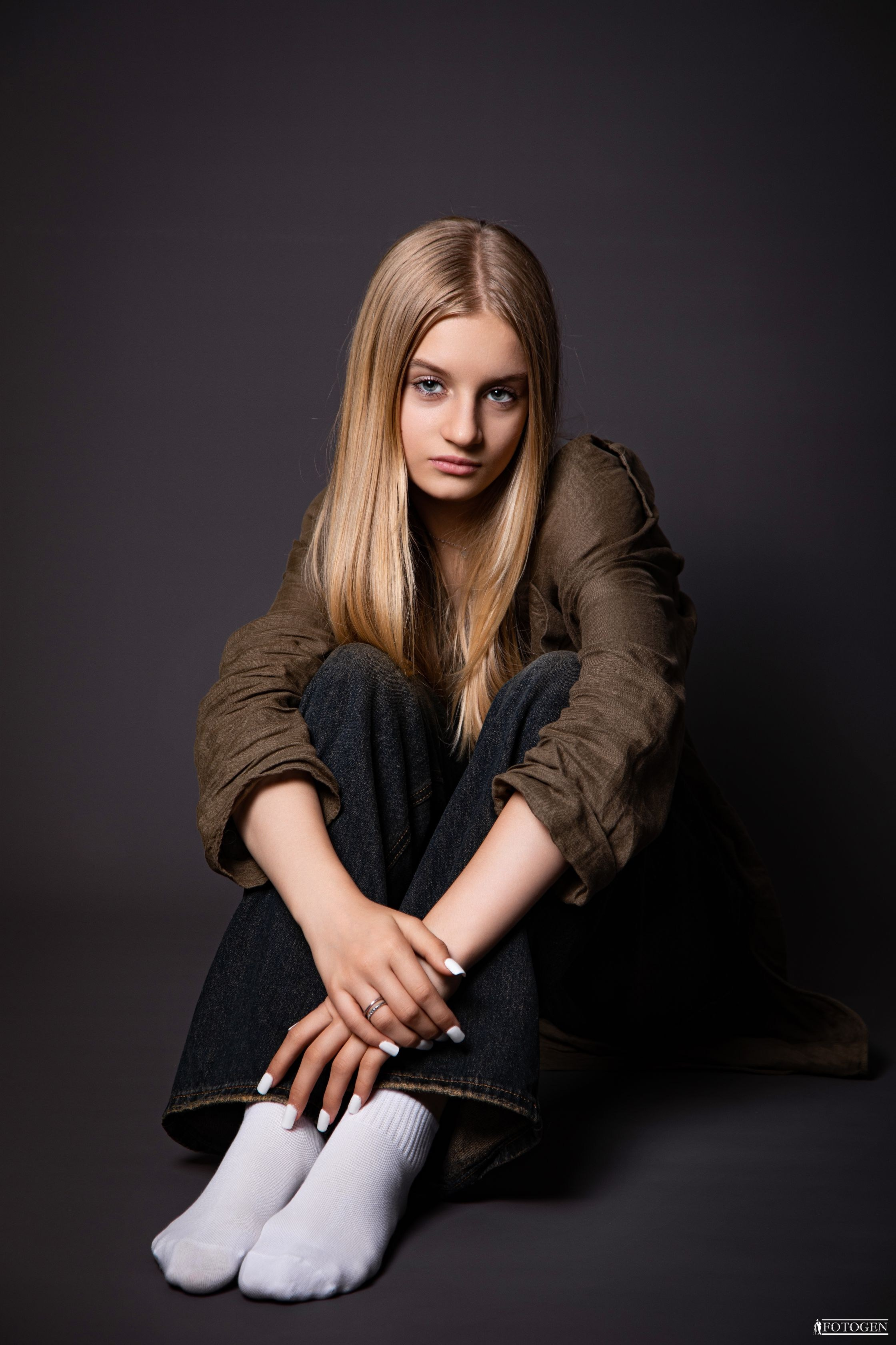 Фотосессия Девочек до 14 лет в Интерьере — Fotogen. Интерьерная фотостудия FOTOGEN г. Краснодар