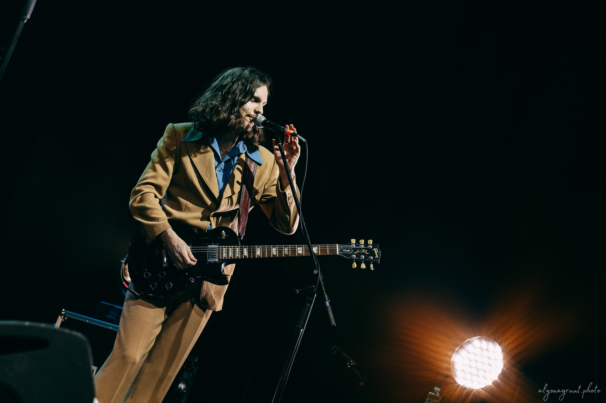 ВИА Велюр, фоторепортаж, СПб, BASE, 14.12.2025. Алена Адрианова: фотограф в Санкт-Петербурге