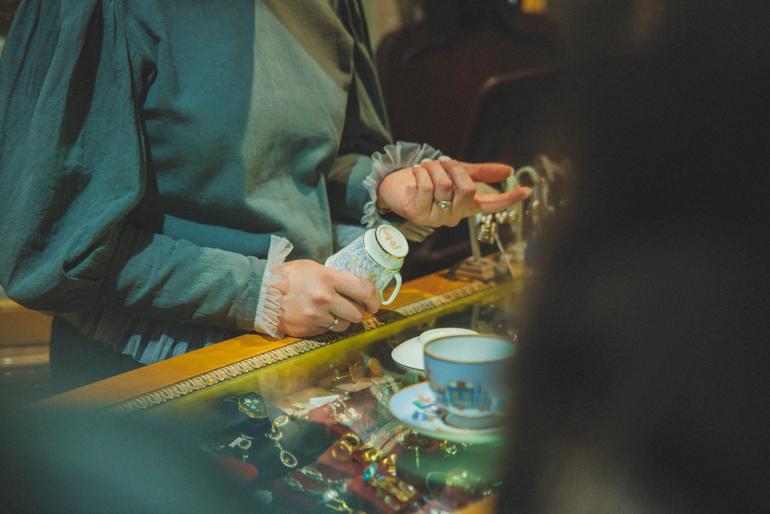 Фарфоровая экспедиция в Петербурге. Ольга Черешнева. Фотограф Александра Степанова