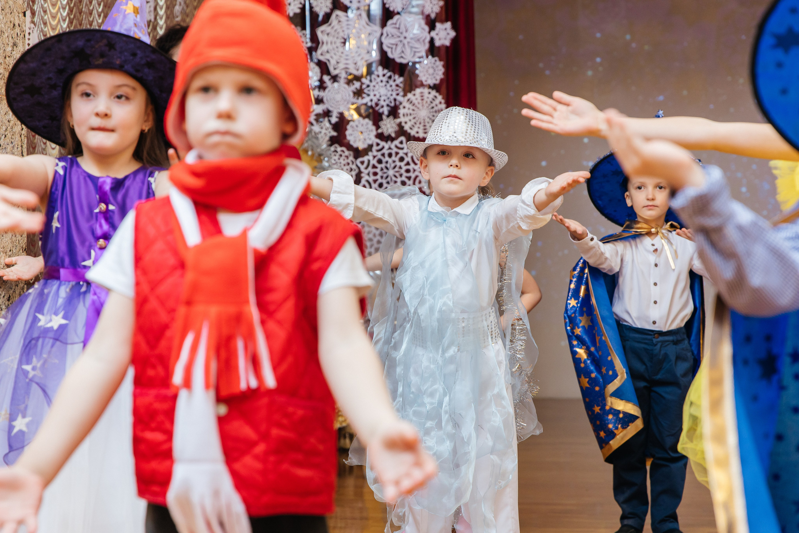 Детский сад № 93 — Утренник (27.12.2024). Свадебный и семейный фотограф Крамар Наталья