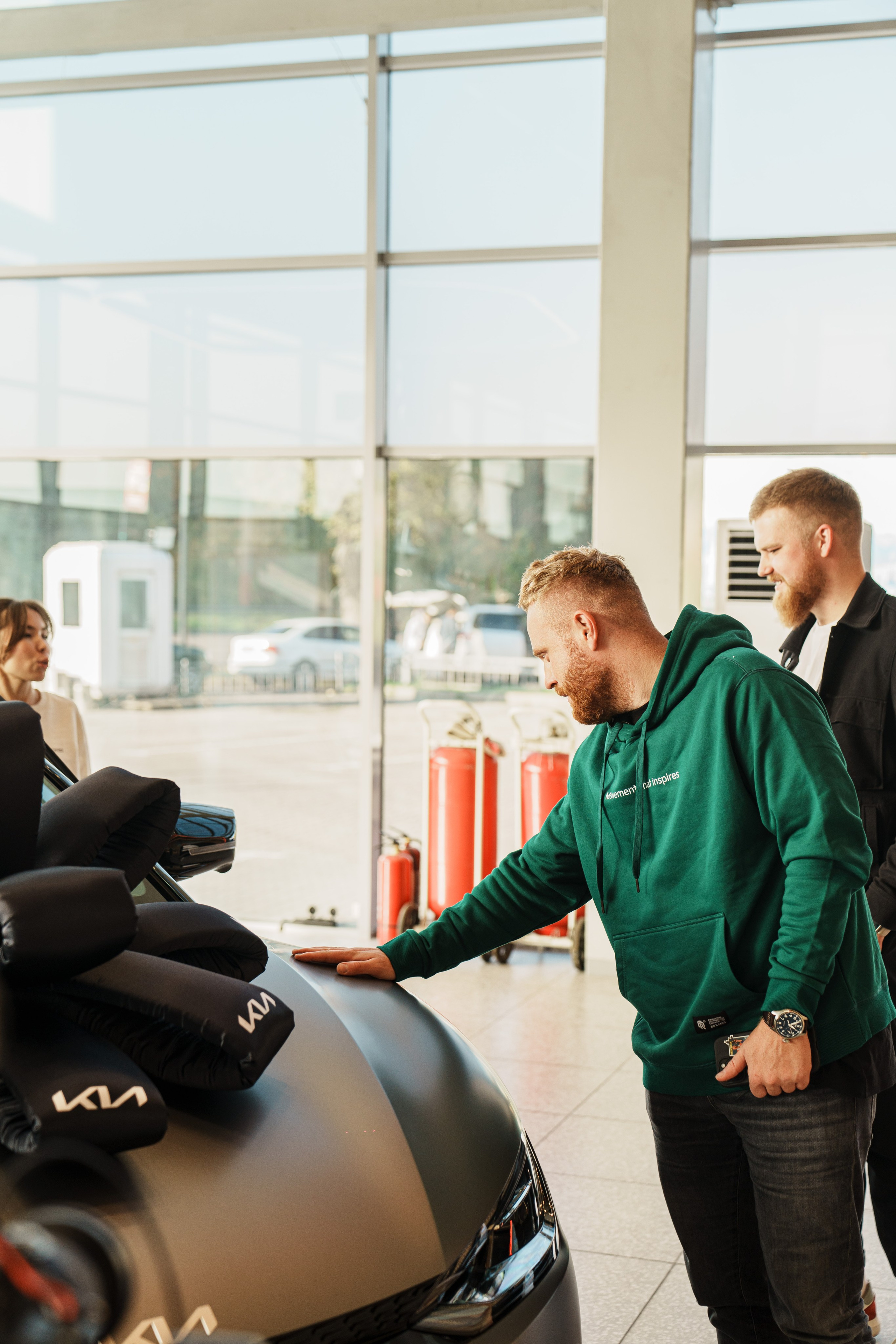 Kia EV6 Вручение Евгений Чебаткову. Фотограф TAULAN_1