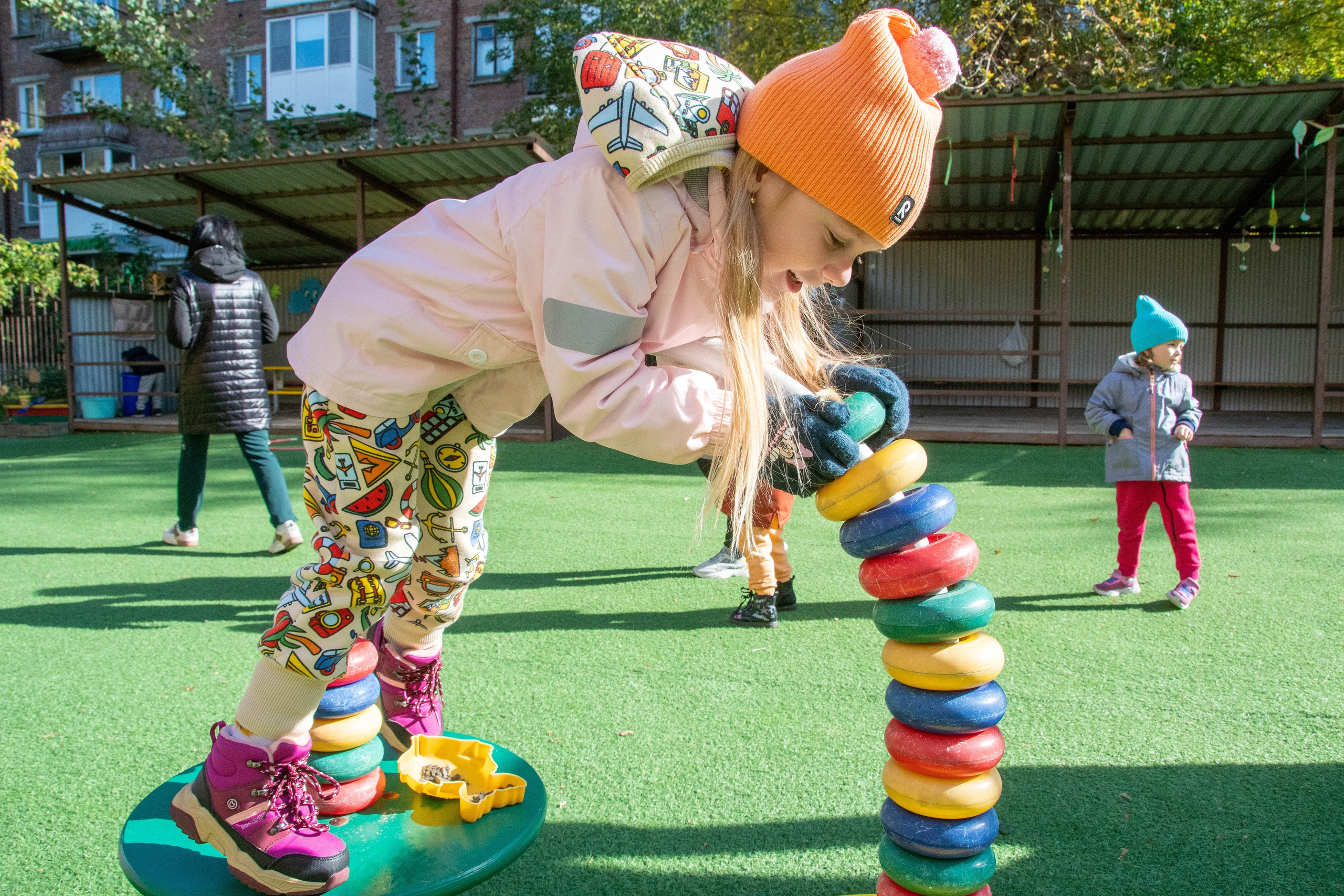 2023 г. День дошкольного работника и прогулка. Репортажный и детский фотограф в Новосибирске