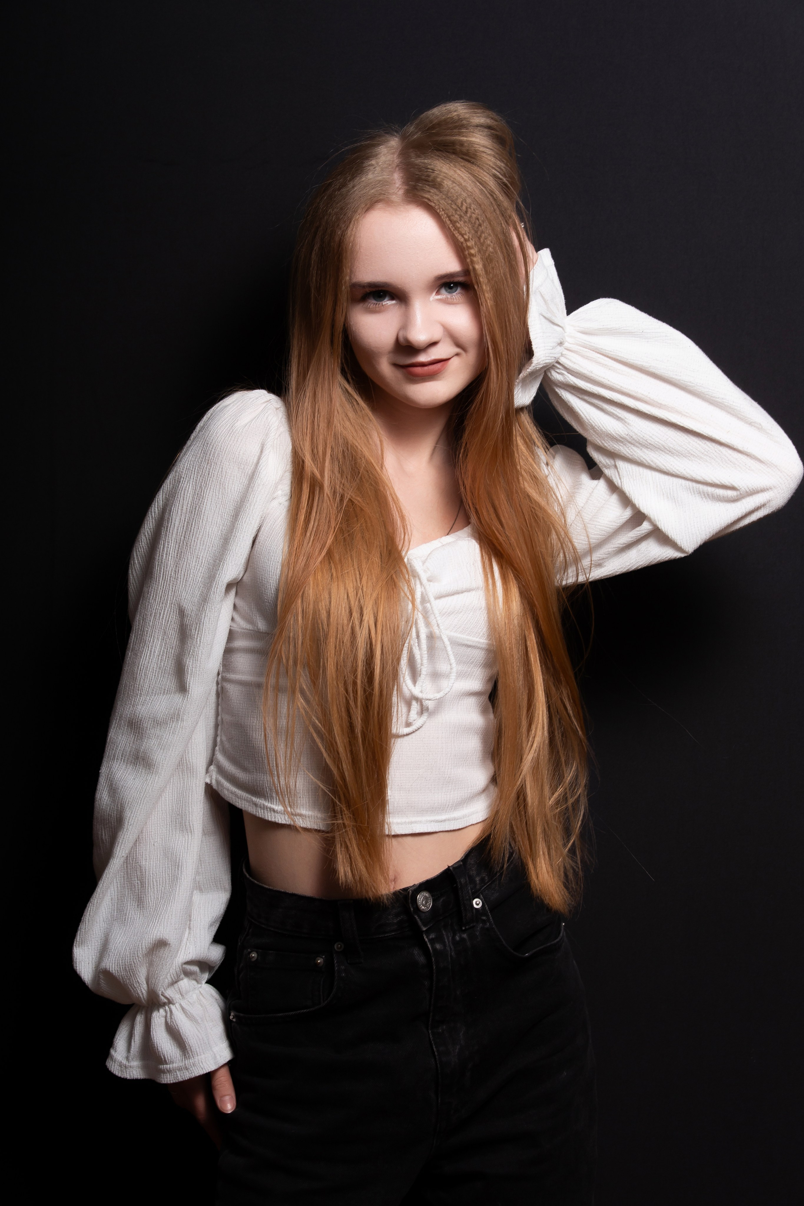 Портретная фотосессия для учеников 9 класса на чёрном фоне | Школьный фотограф Николай Богатырёв | Твой альбом / Твои правила. ТВОЙ АЛЬБОМ / ТВОИ ПРАВИЛА