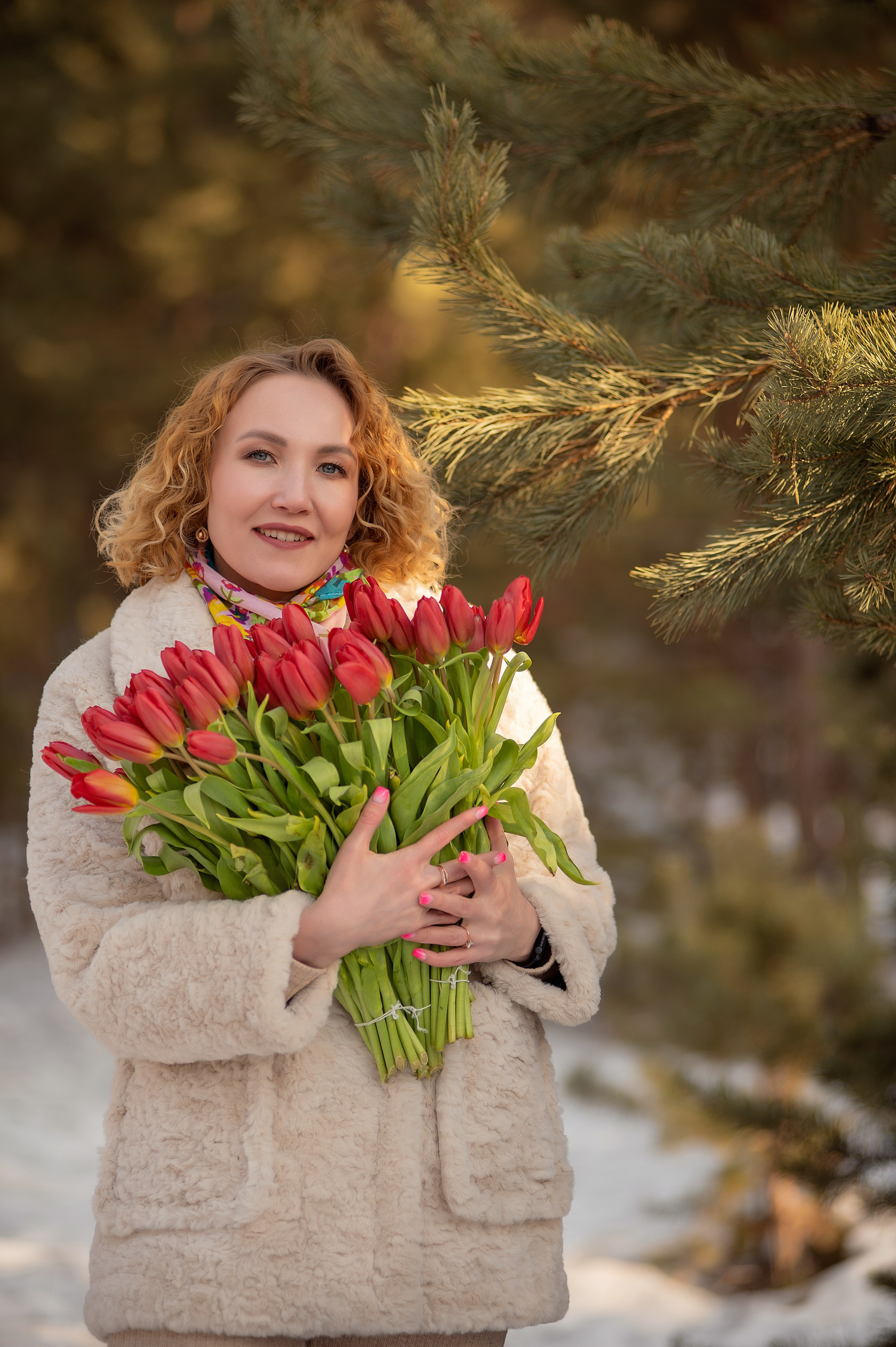 Ира тюльпаны в снегу. Фотограф Виктория Воронина