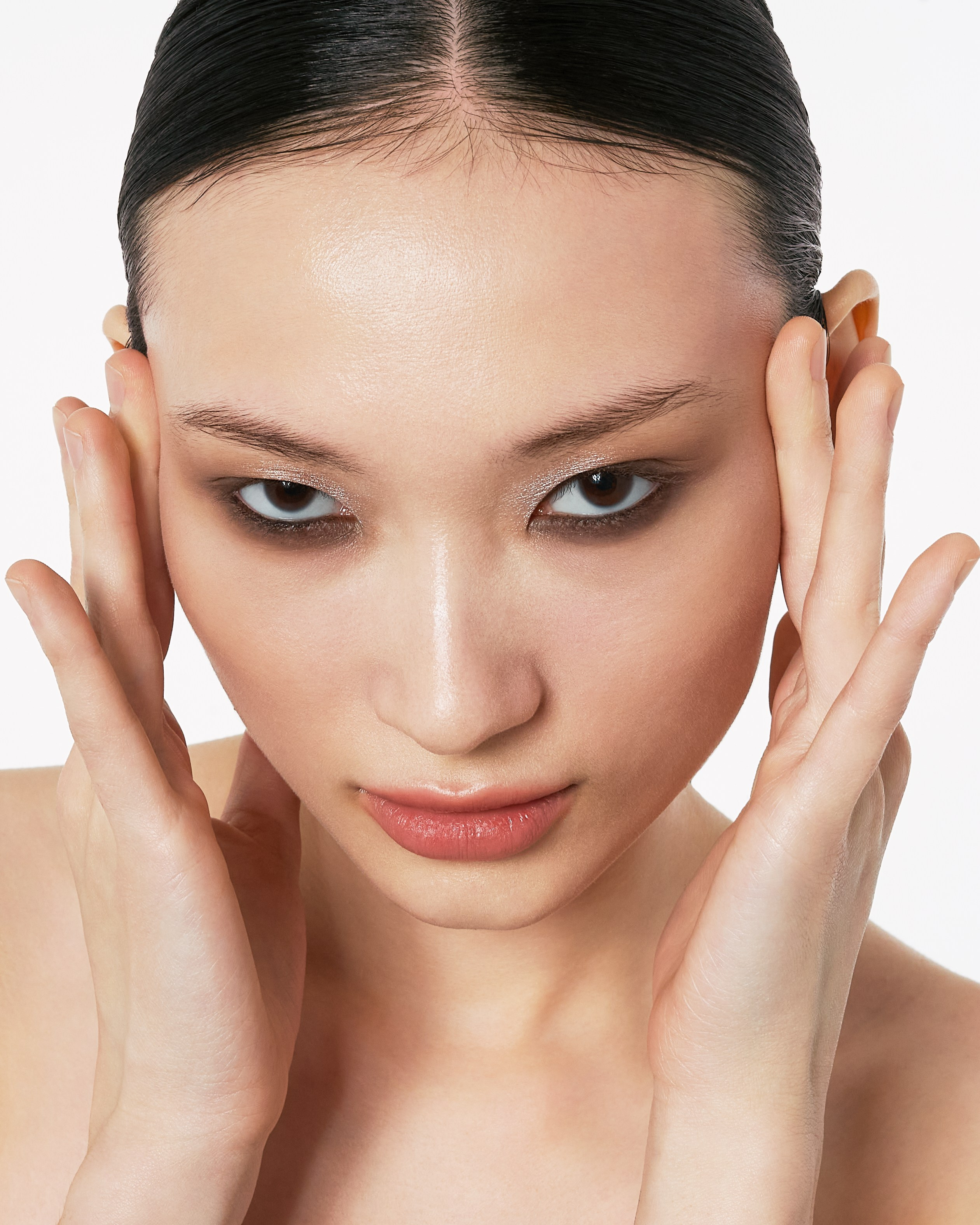 Ph: @lunjude Md: @alenapalace Mua: @daubface Backstage: @_marina_avetisyan Retouch: @mir_marie_