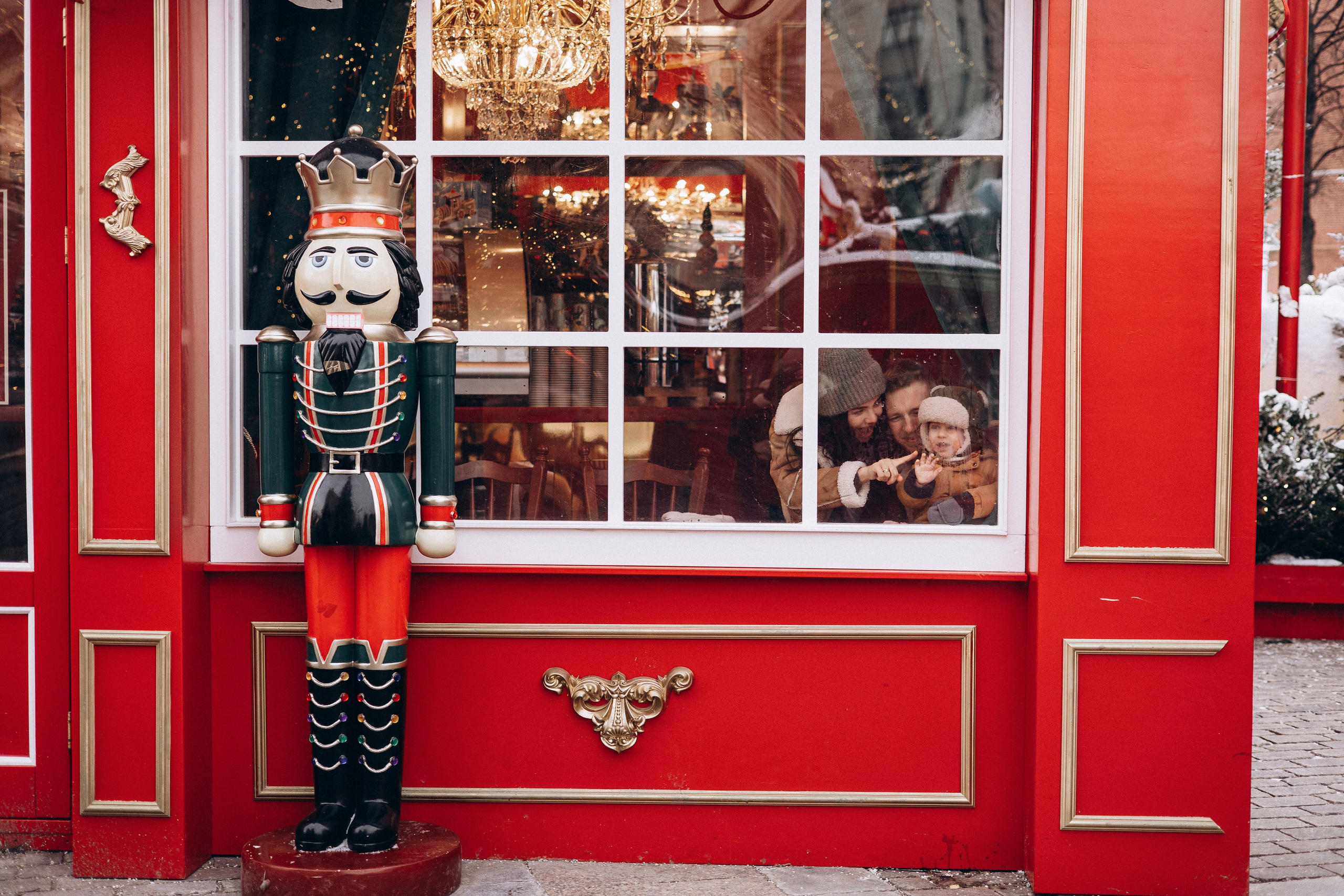 Марьям, Михаил и Лев на Рождественской ярмарке. Семейный фотограф в Москве Марина Петра