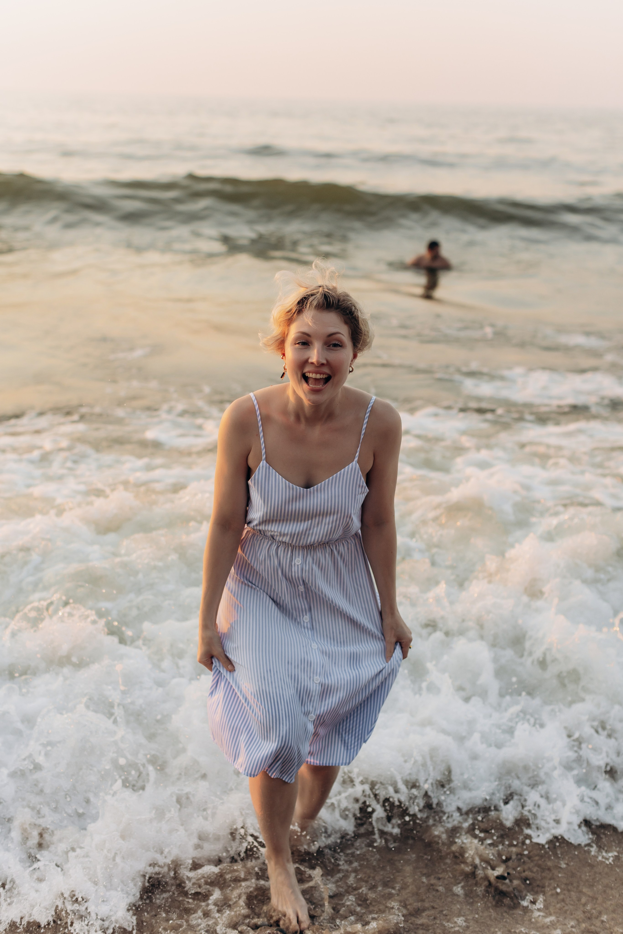 Подруги Пионеский Сосновый бор закат. Фотограф в Калининграде свадебная фотография, репортажная, фотосессии