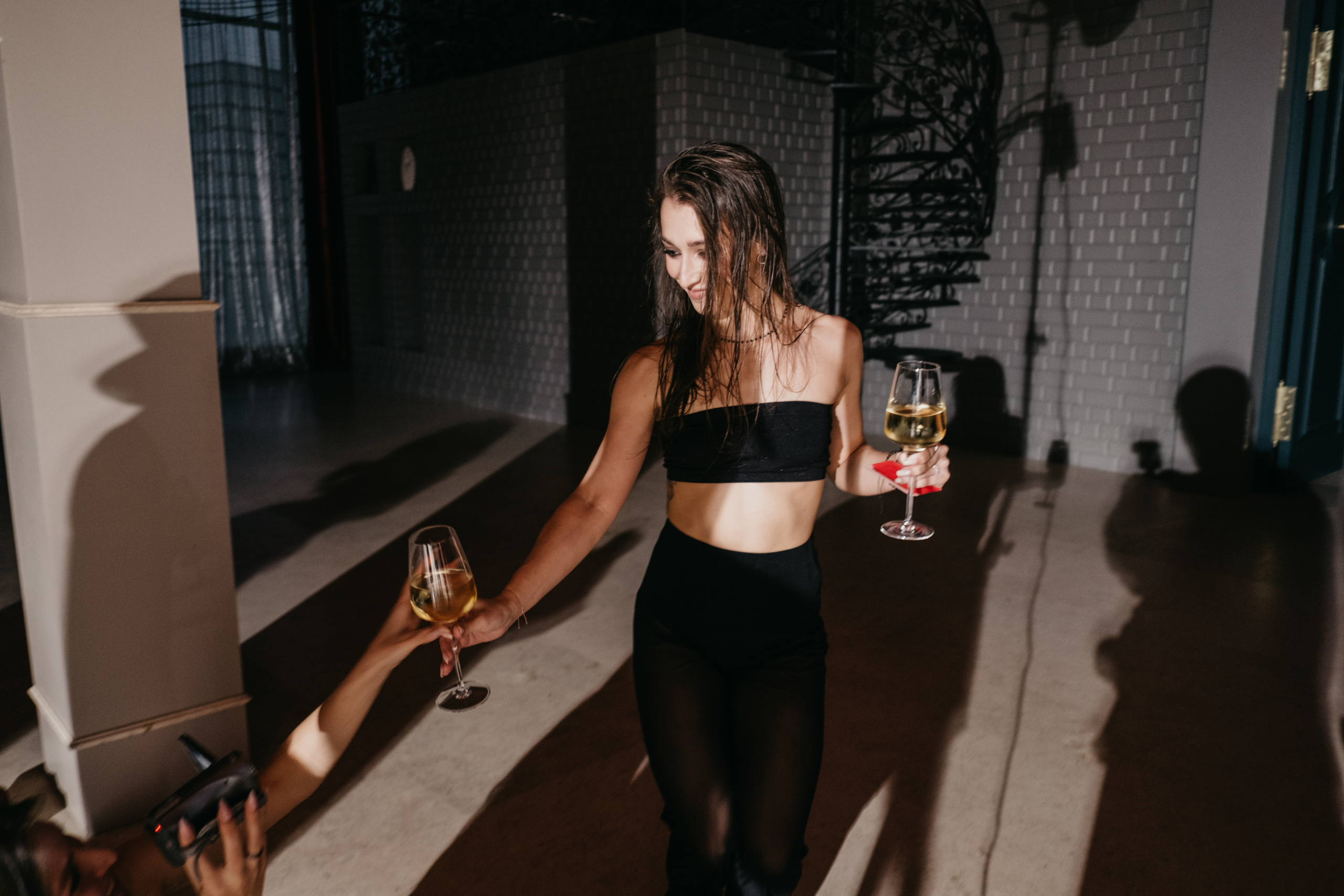 Dance clip, Vinoteca 2.07.23. Репортажный и свадебный фотограф в Сургуте