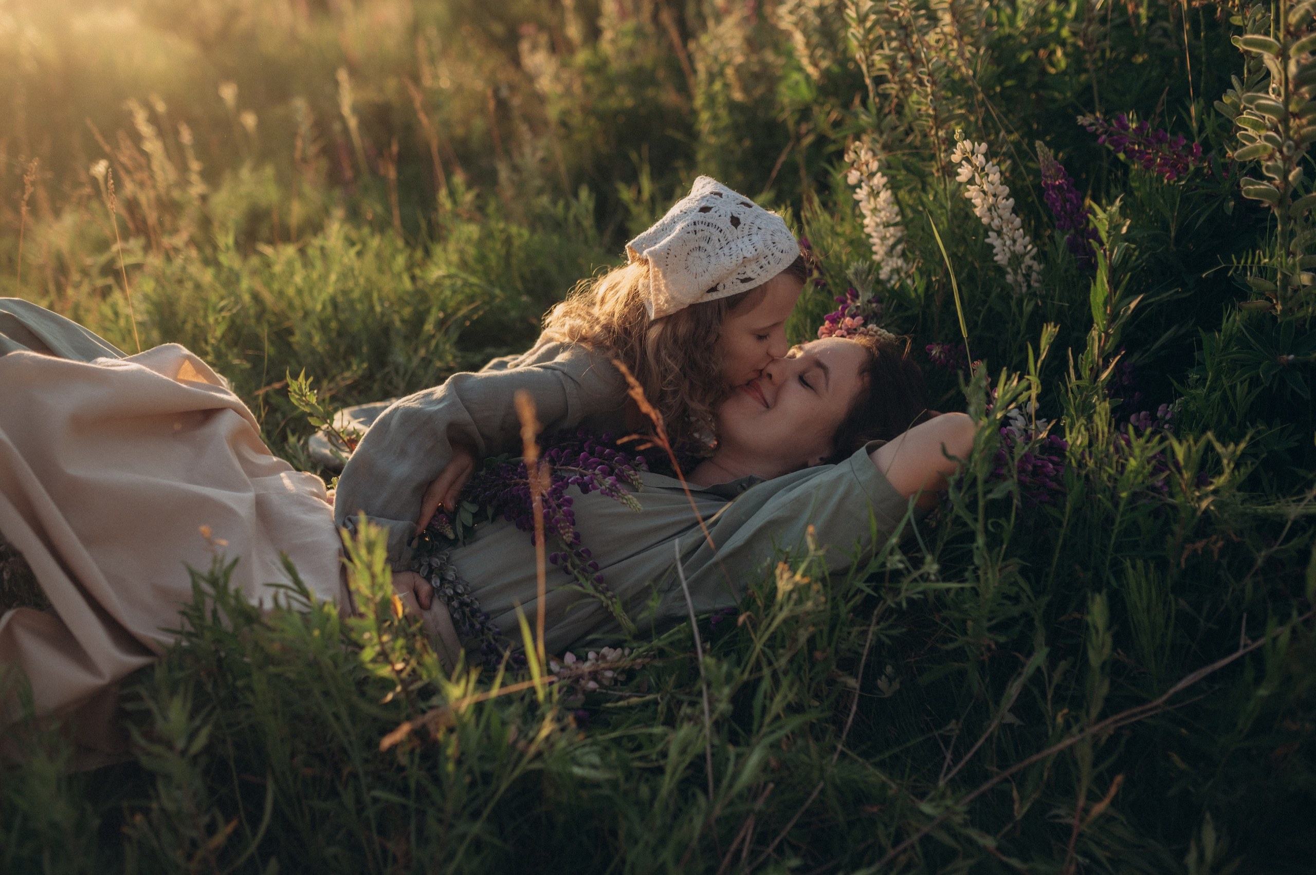 Кристина, Соня и люпиновый вечер. Фотограф Мария Стрелкова